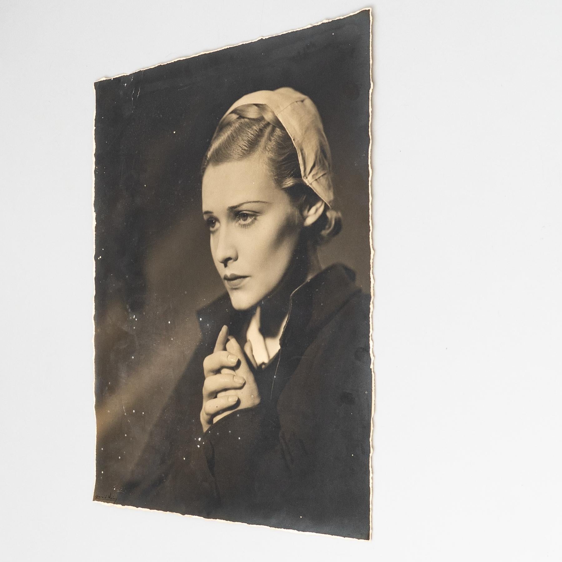 Mid-Century Modern Madeleine Carroll dans le thriller 