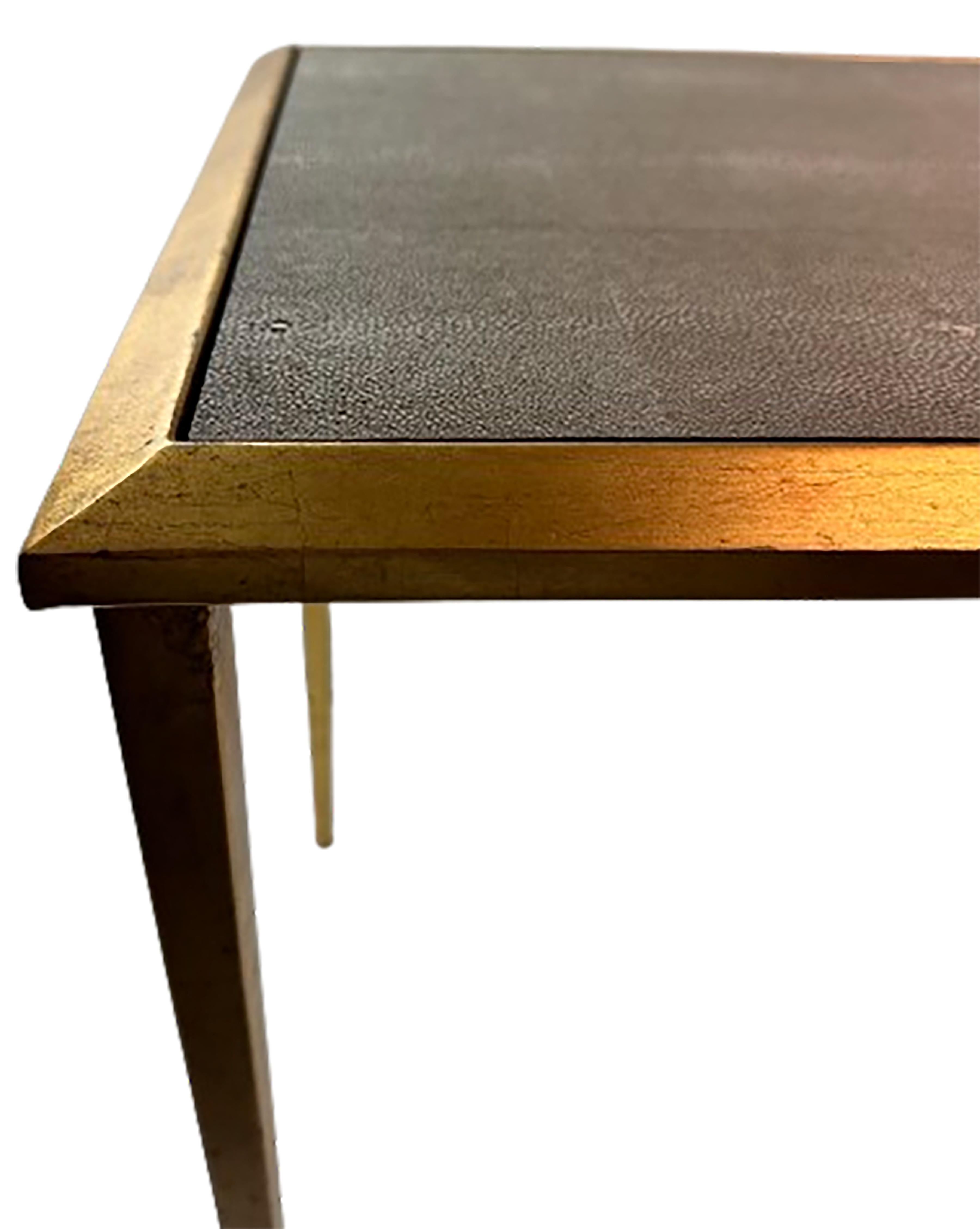 XXIe siècle et contemporain Table d'appoint rectangulaire dorée Madeleine Faux Shagreen en vente