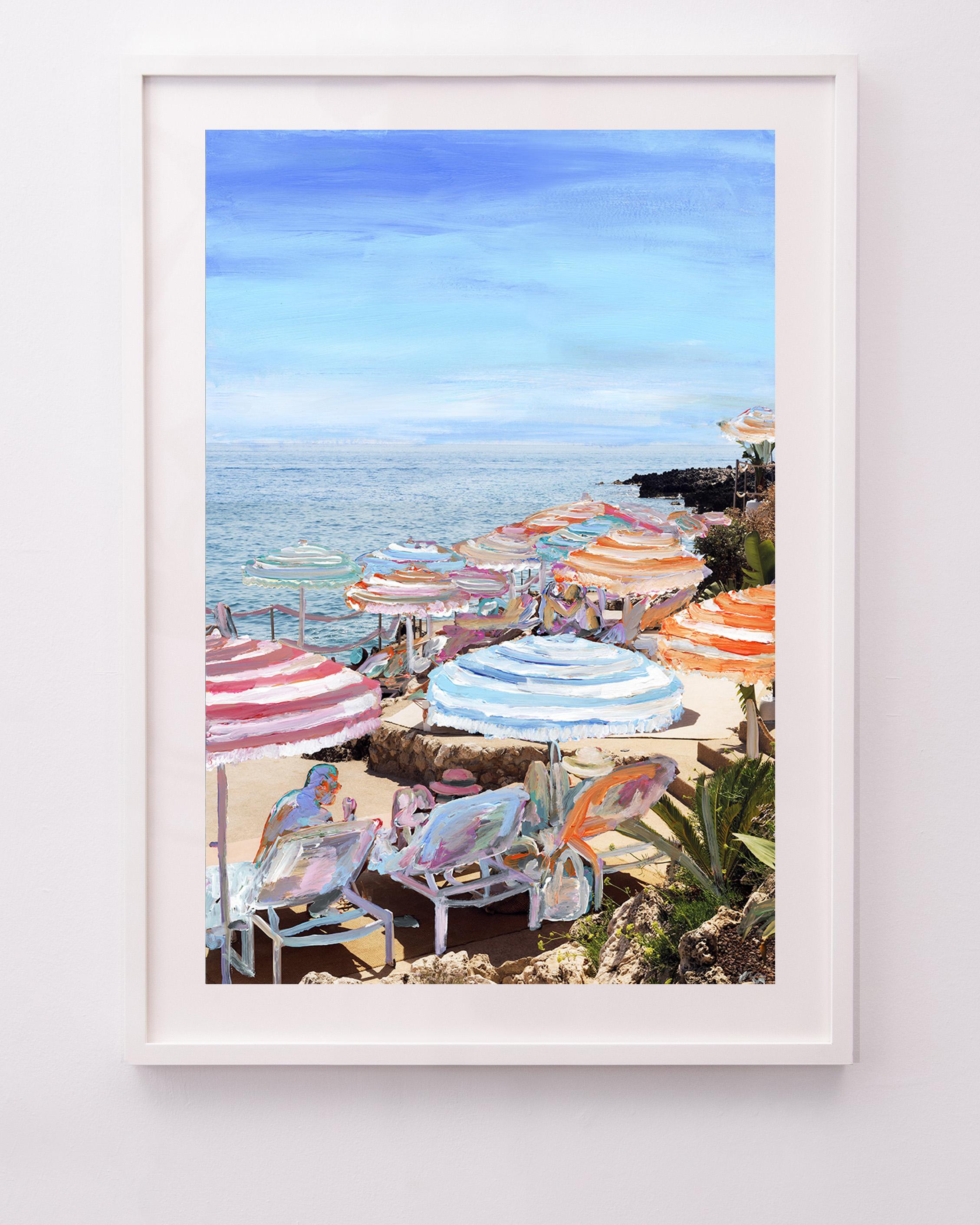 Cote Azur Regenschirm – Photograph von Madeleine Gross