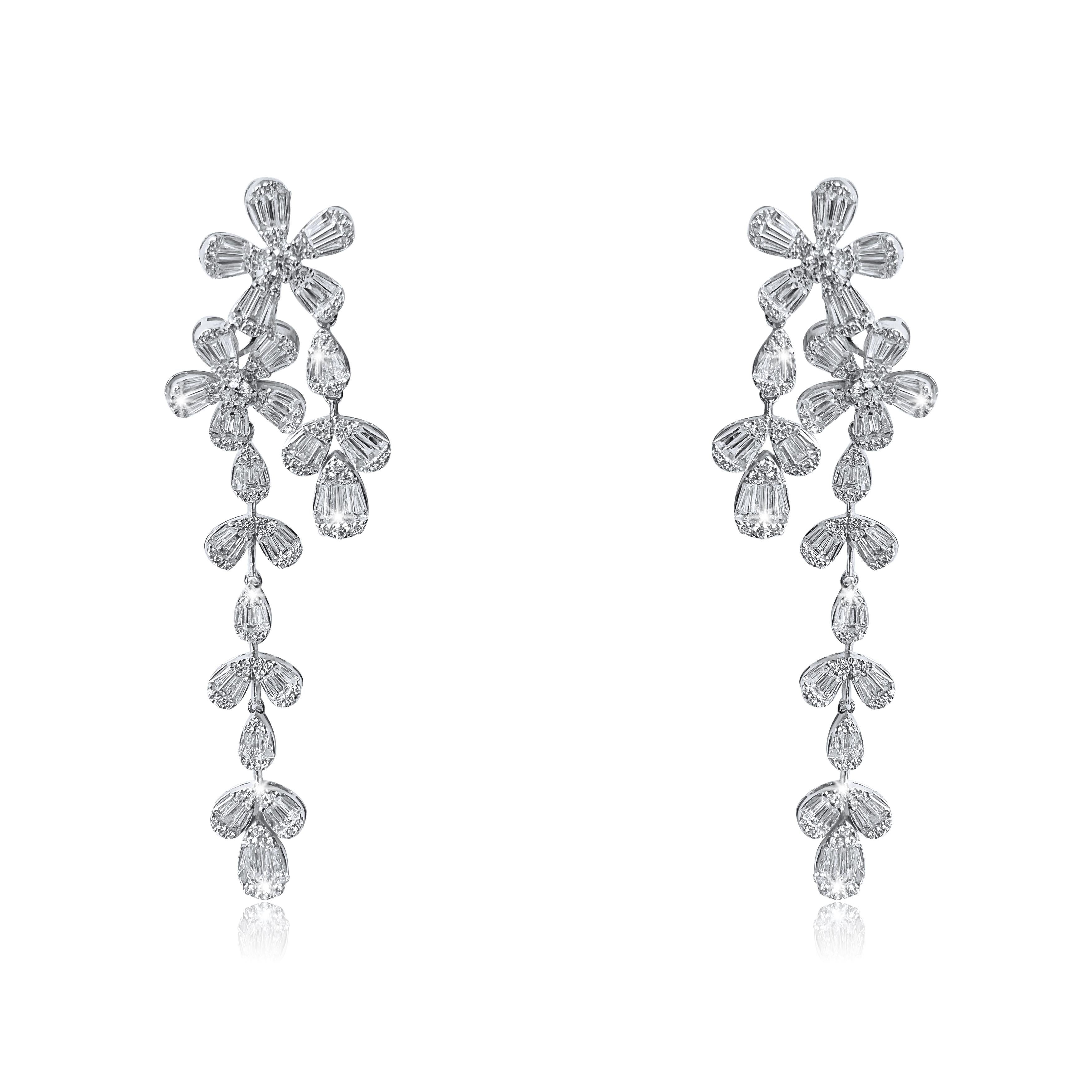 Earrings Information
Metal Purity : 18K
White Gold
Gold Weight : 19.47g
Length : 3''
Diamond Count : 292 Round Diamonds
Round Diamond Carat Weight : 1.72 ttcw
Baguette Diamonds Count : 148
Baguette Diamonds Carat Weight : 4.25 ttcw
Serial #EA15374

