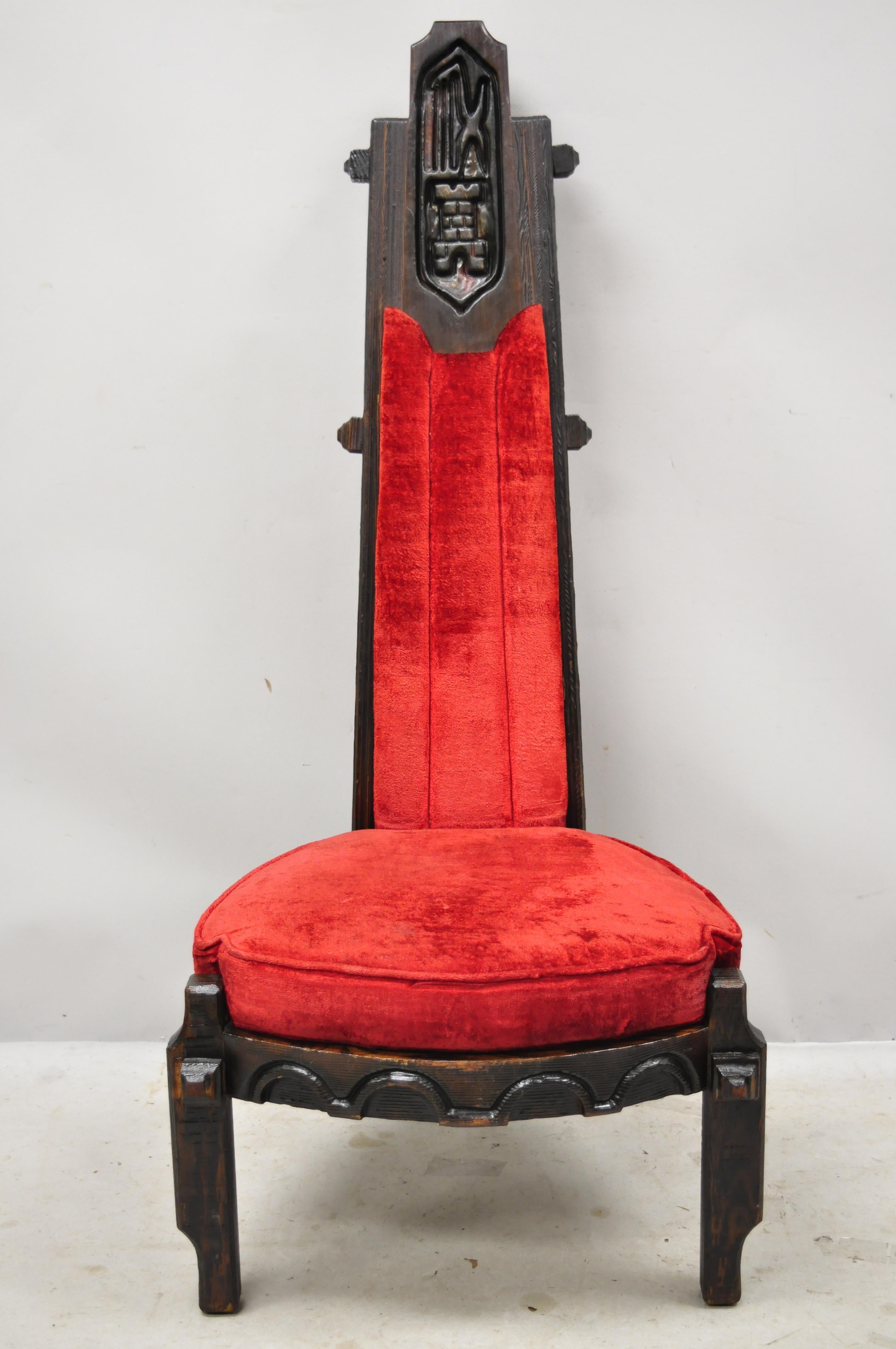 Maderas De Santa Barbara Gothic Revival Jungle Room Stil Esszimmer Stühle - Set von 4. Set umfasst hohe Rückenlehnen, original rote Polsterung, Massivholz-Konstruktion, distressed Finish, sehr schöne Vintage-Set, großen Stil und Form, etwa Mitte des