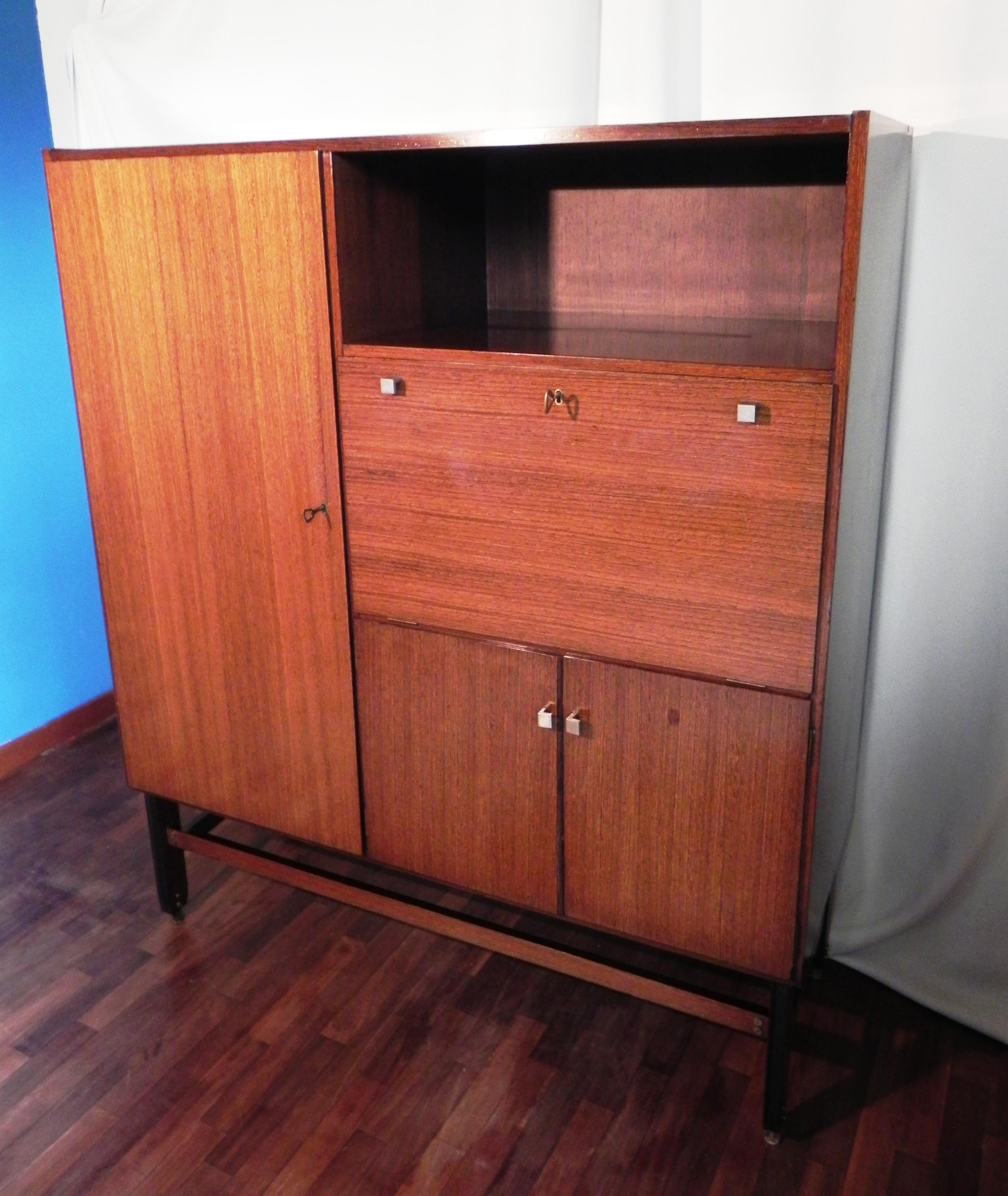 Mid-Century Modern 1950s sideboard For Sale