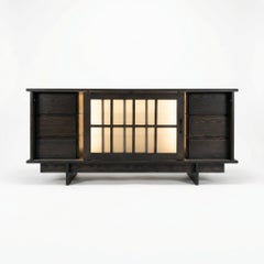 Buffet contemporain de style scandinave en frêne massif, avec tiroirs et portes