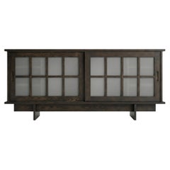 Buffet contemporain de style scandinave en frêne massif, avec tiroirs et portes