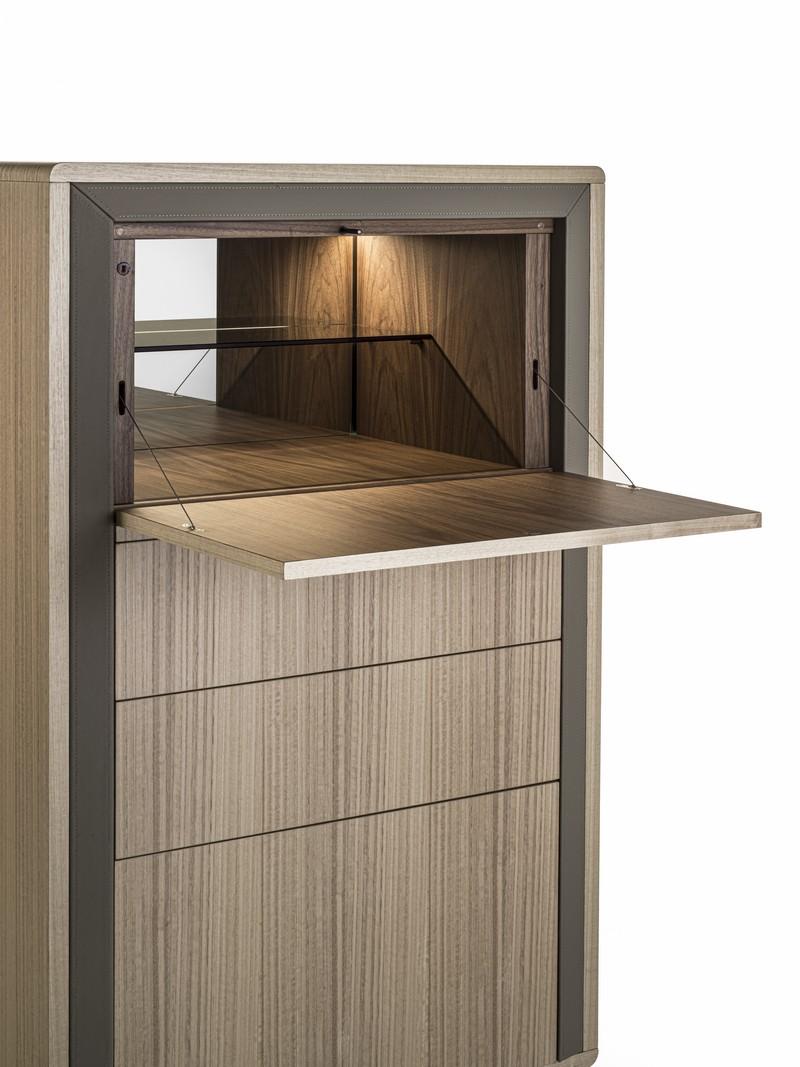 Italian Madia Galileo Lux moderna con ribalta in Eucalipto con inserti in pelle in vendita