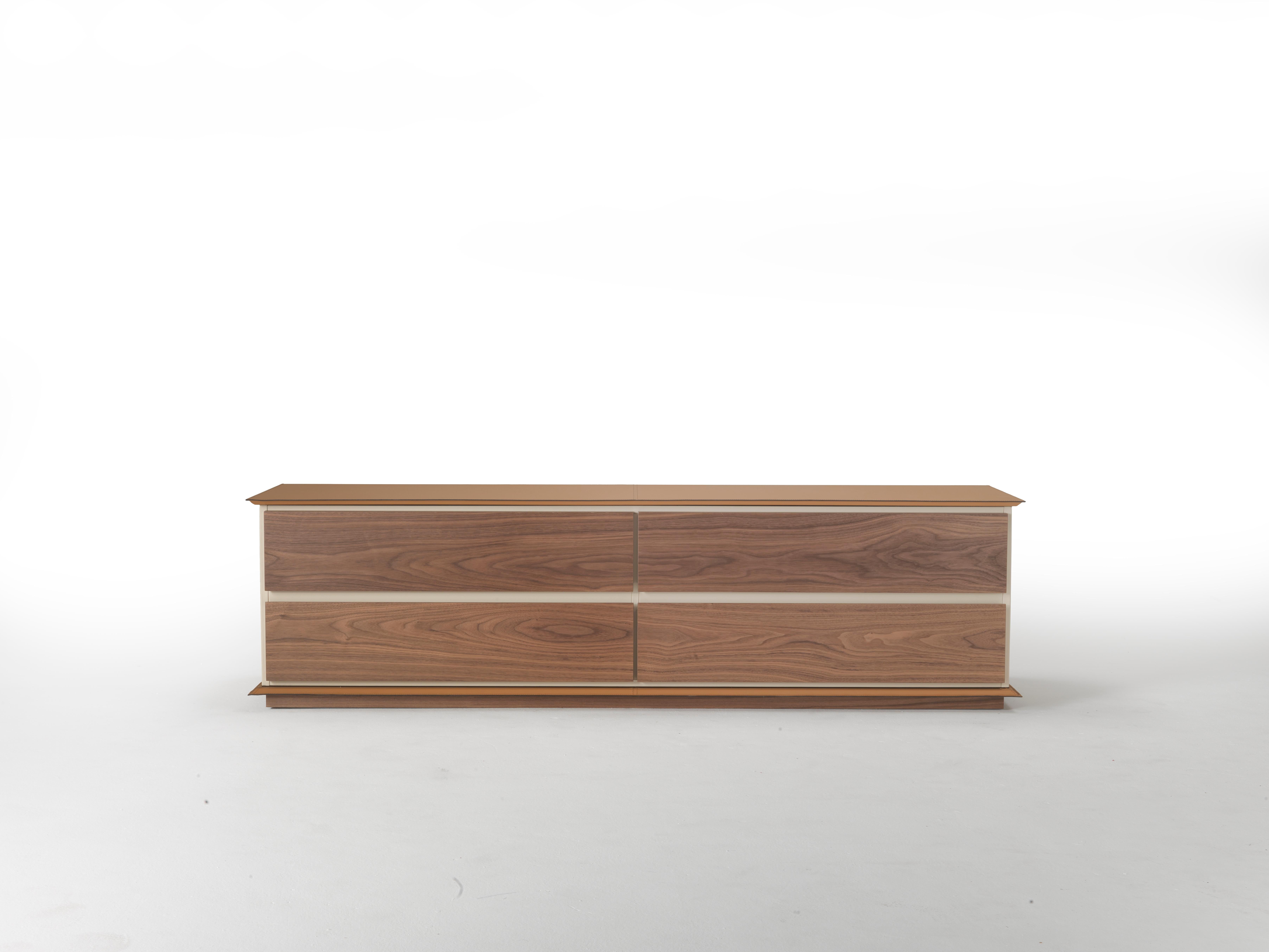 Moderne Buffet Naviglio avec cadre en cuir et 4 tiroirs spacieux. en vente