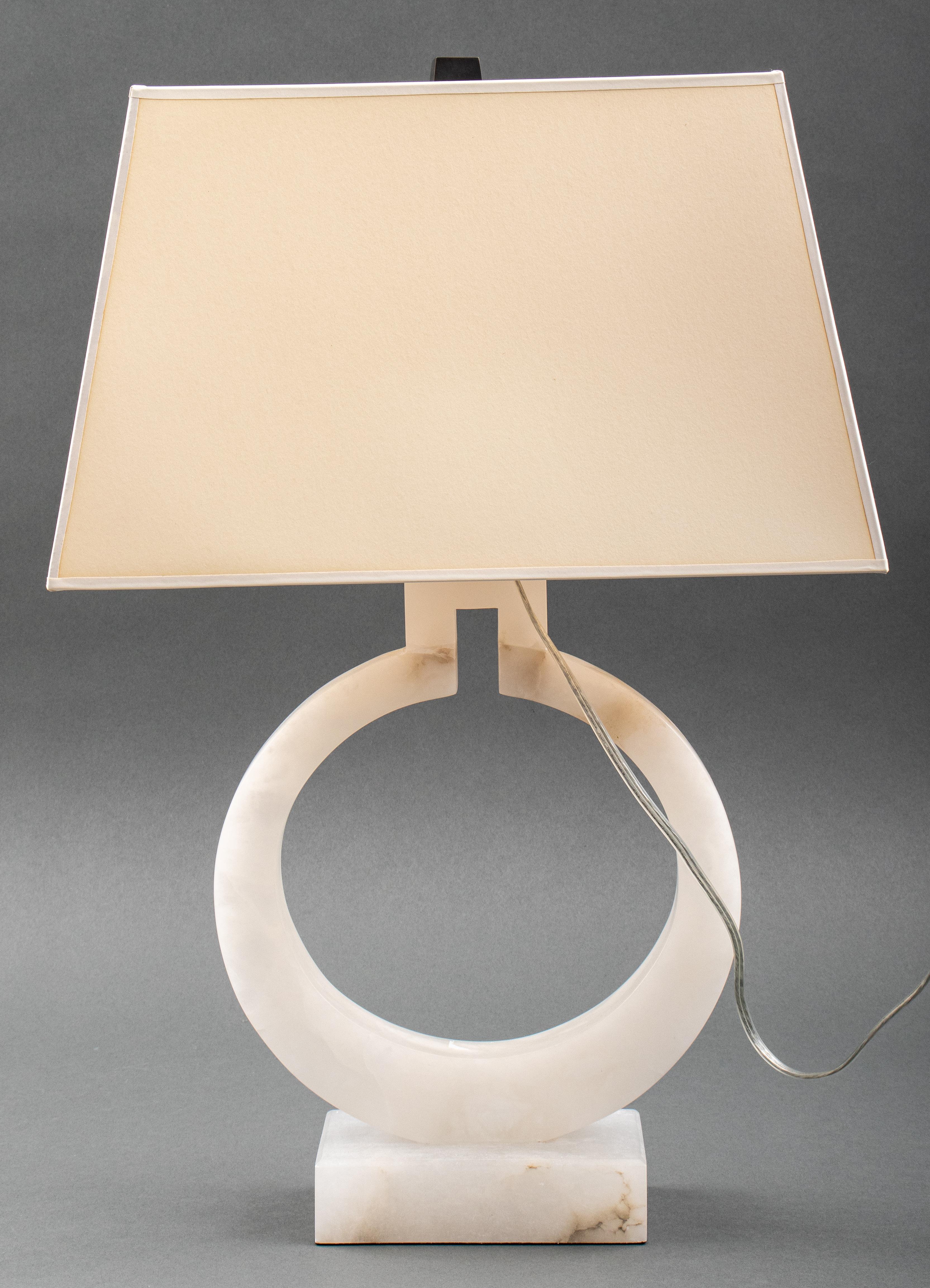 Lampe de table en albâtre Madison Bon état - En vente à New York, NY