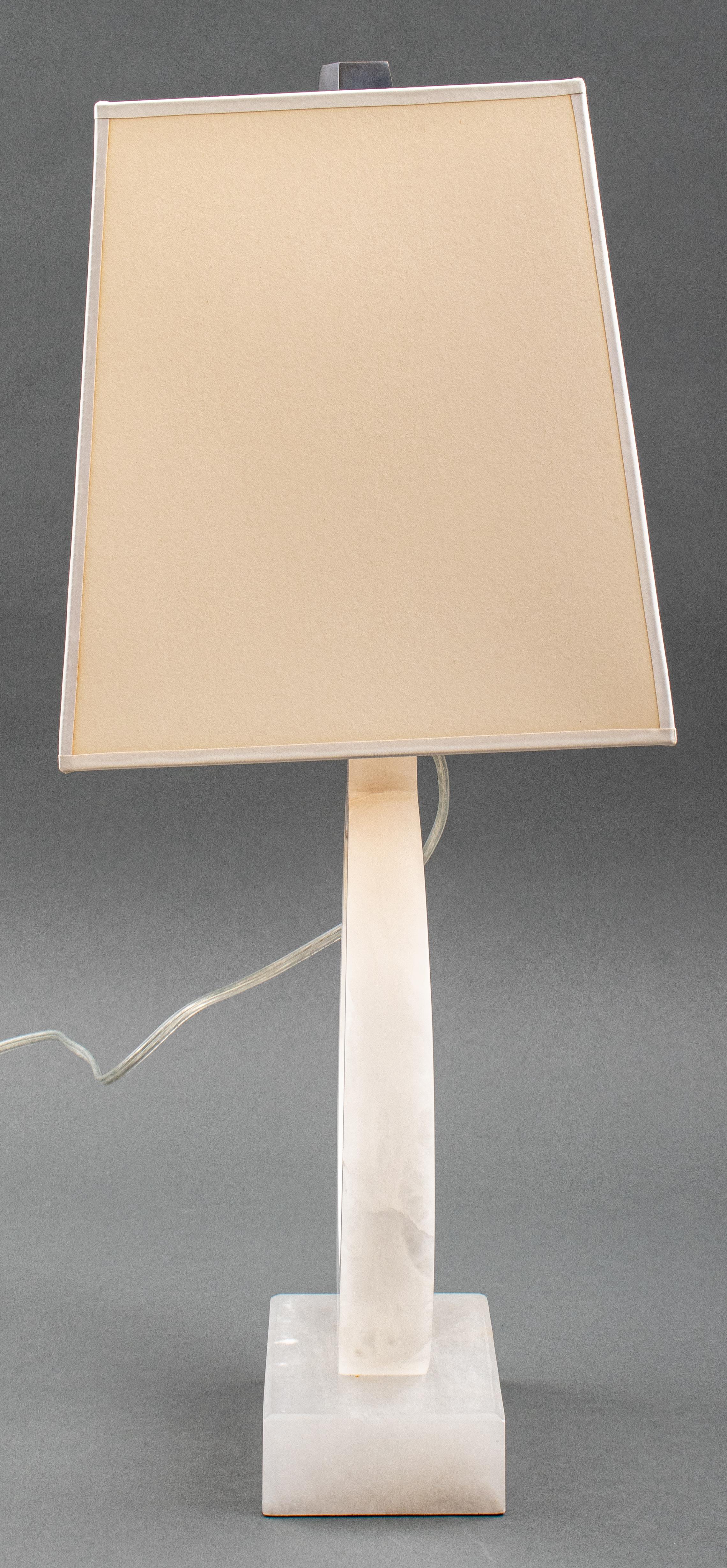20ième siècle Lampe de table en albâtre Madison en vente