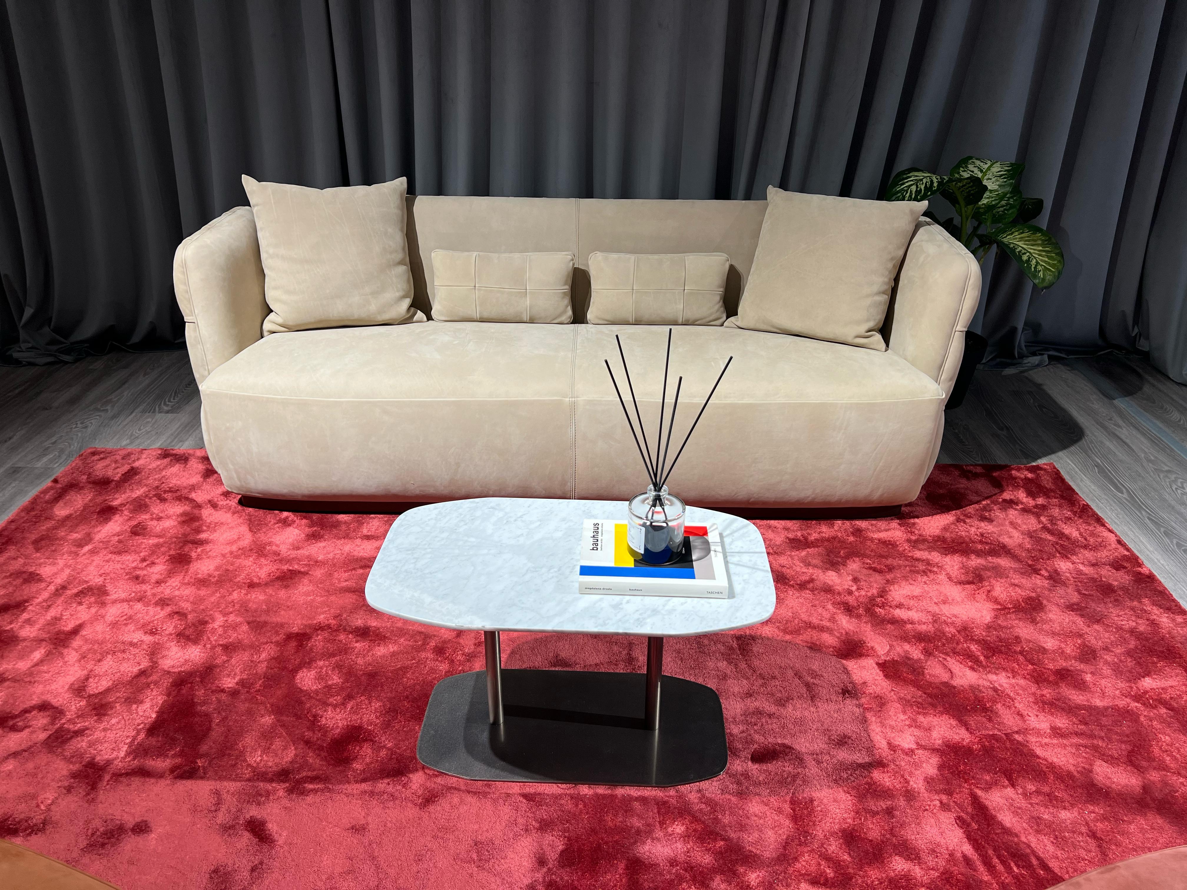 Madison nubuck leather capitonné sofa  For Sale 3