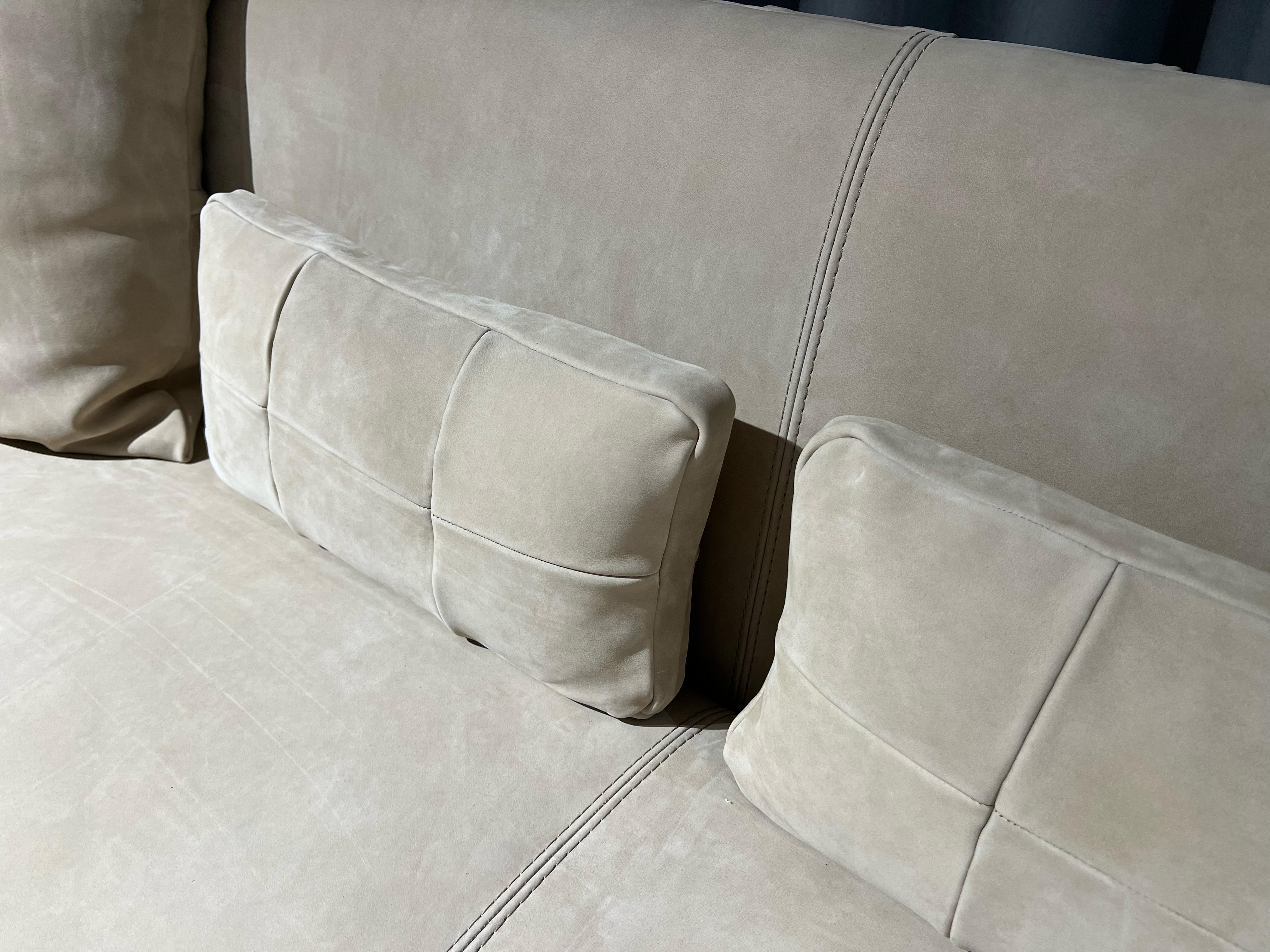 Madison nubuck leather capitonné sofa  For Sale 1