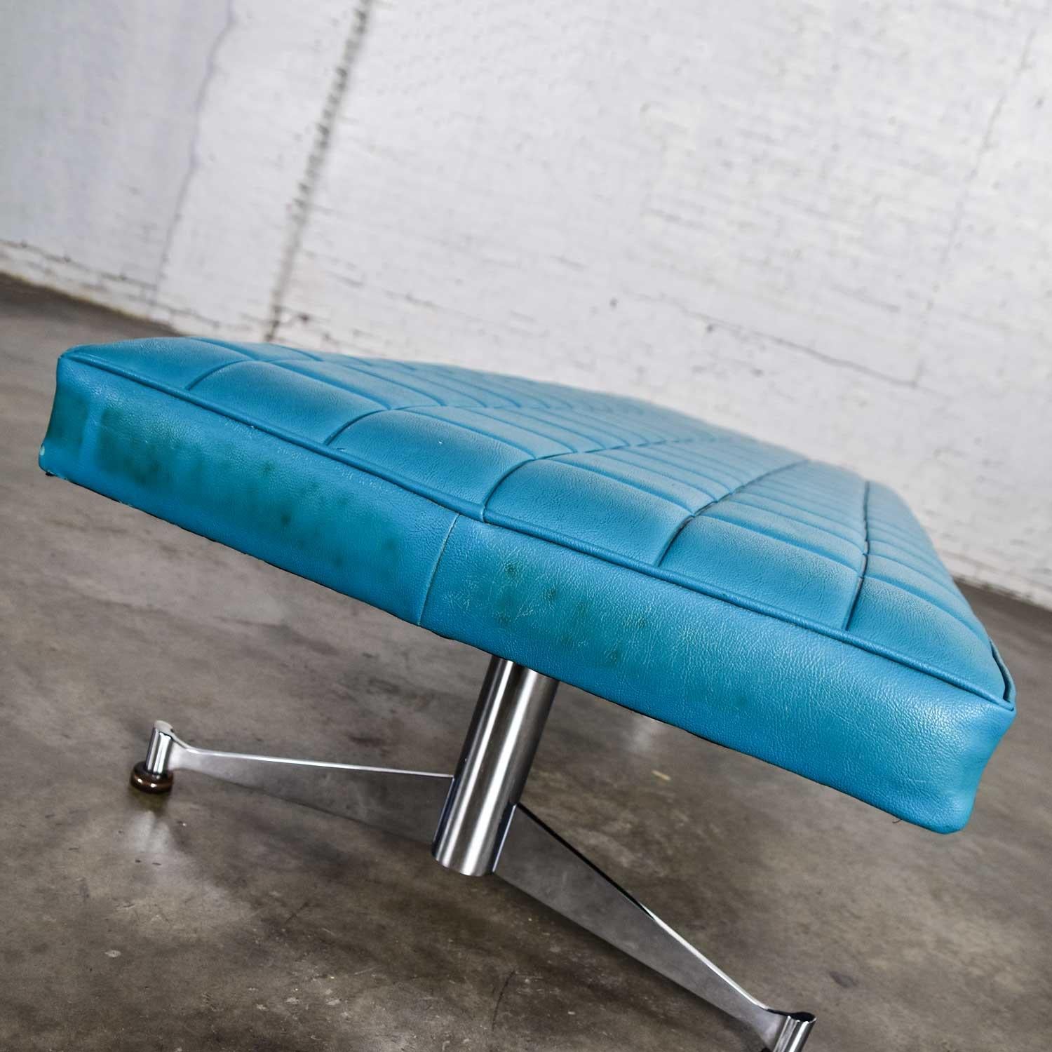 Madison Furn. Vinyl Faux Leather Turquoise Chrome Bench Daybed Style A. Umanoff For Sale 7