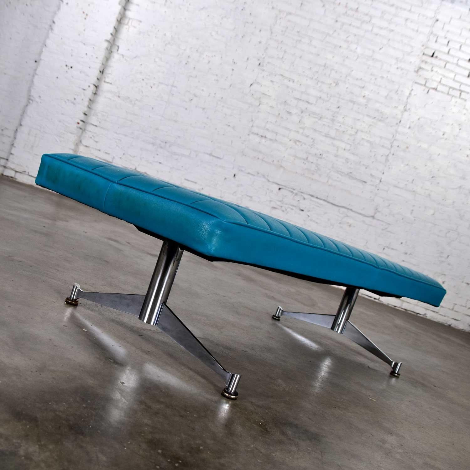 Madison Furn. Vinyl Faux Leather Turquoise Chrome Bench Daybed Style A. Umanoff In Good Condition For Sale In Topeka, KS