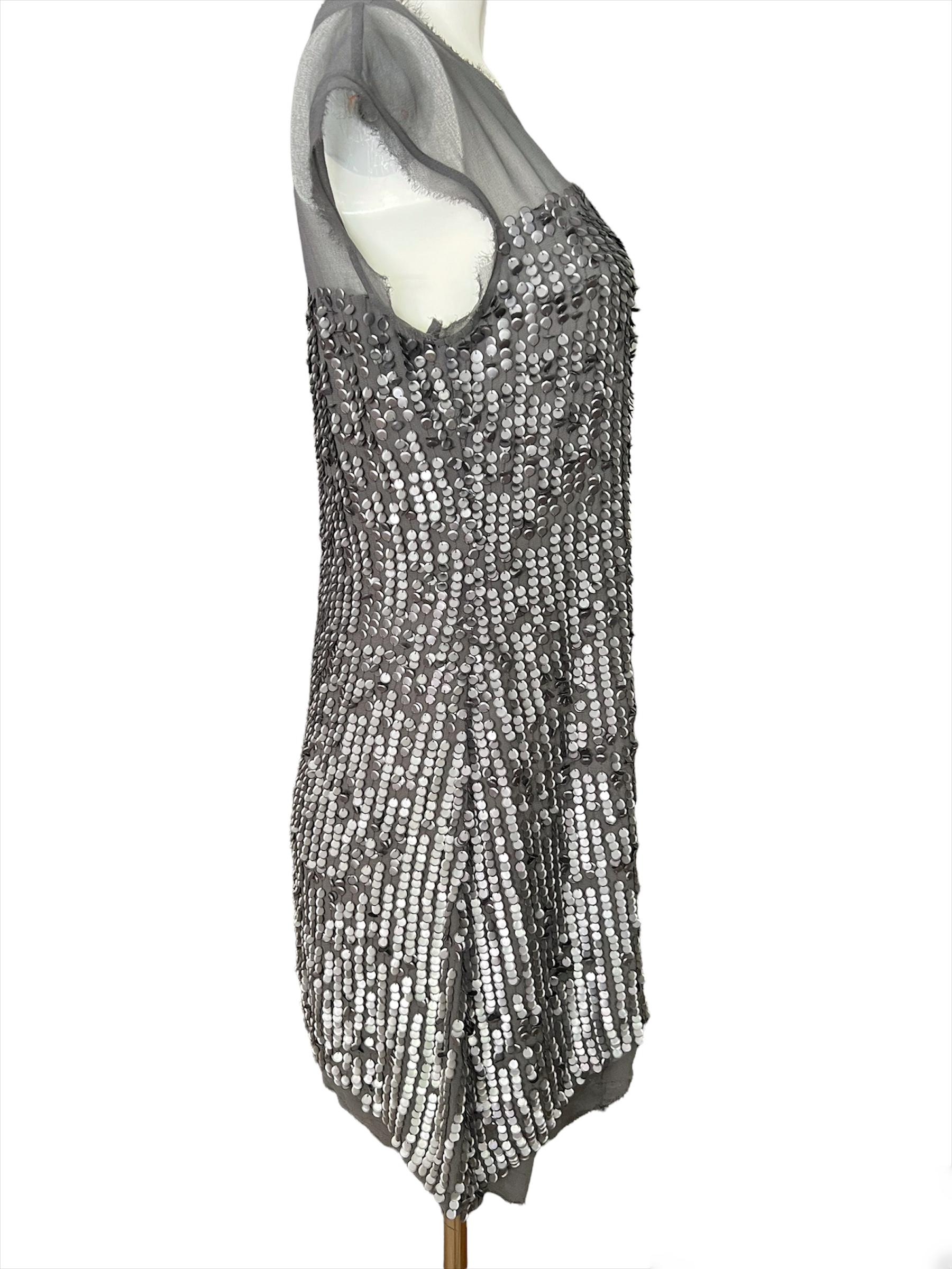 Madison Marcus - Mini robe grise à sequins Excellent état - En vente à Beverly Hills, CA