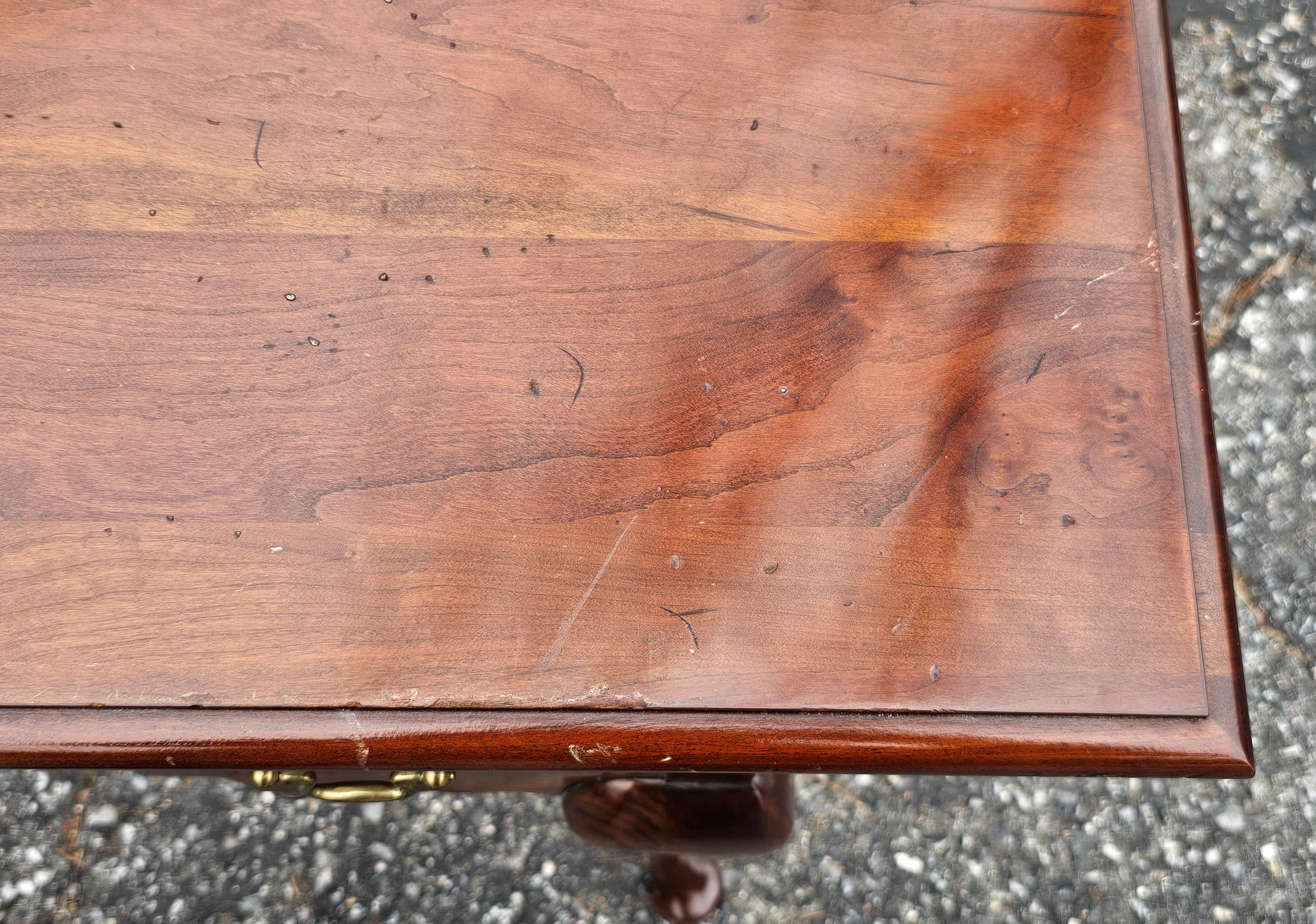 Madison Square Adams County Kollektionen Queen Anne Stil Kirschbaumholz niedriger Kommodentisch im Angebot 3