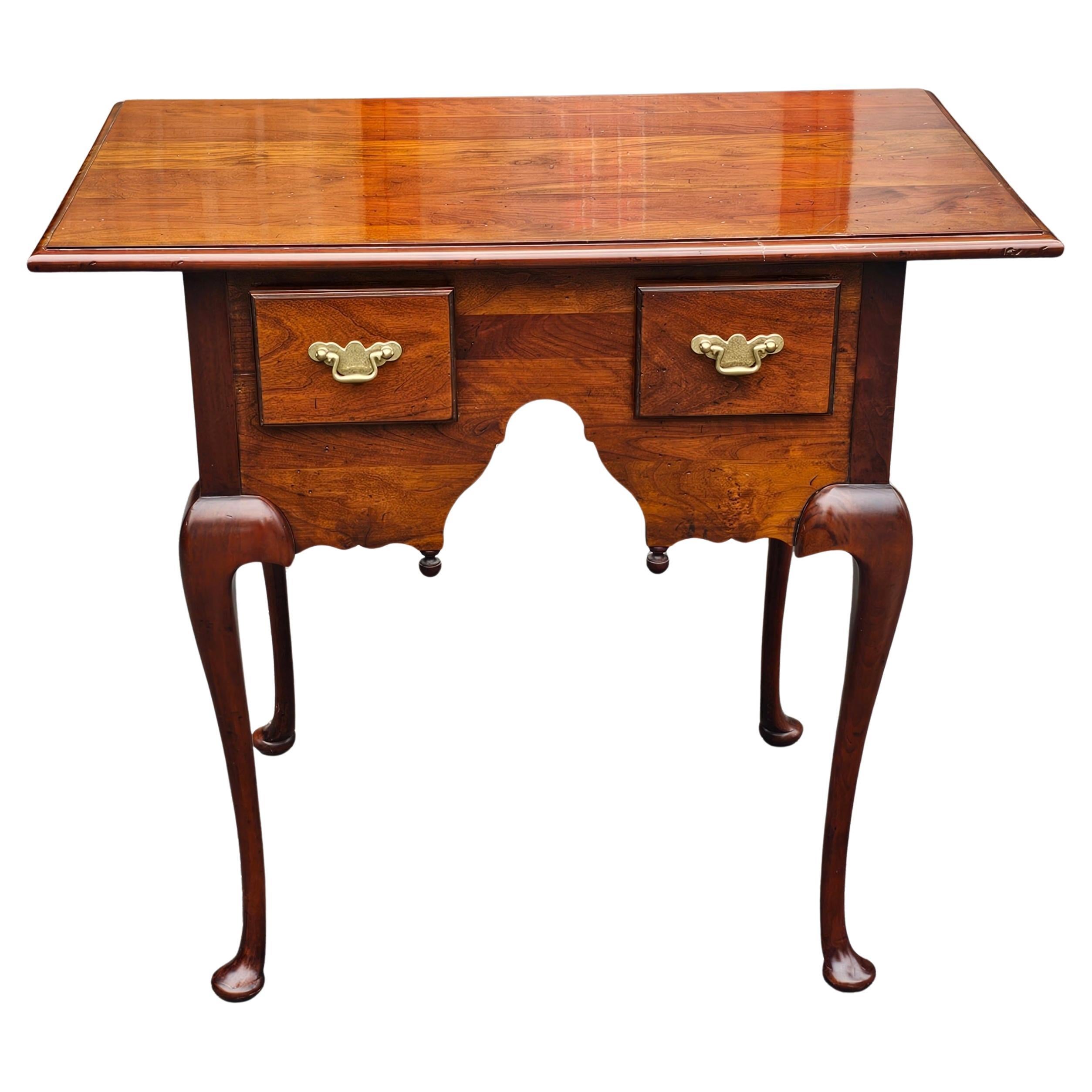 Madison Square Adams County Kollektionen Queen Anne Stil Kirschbaumholz niedriger Kommodentisch im Angebot