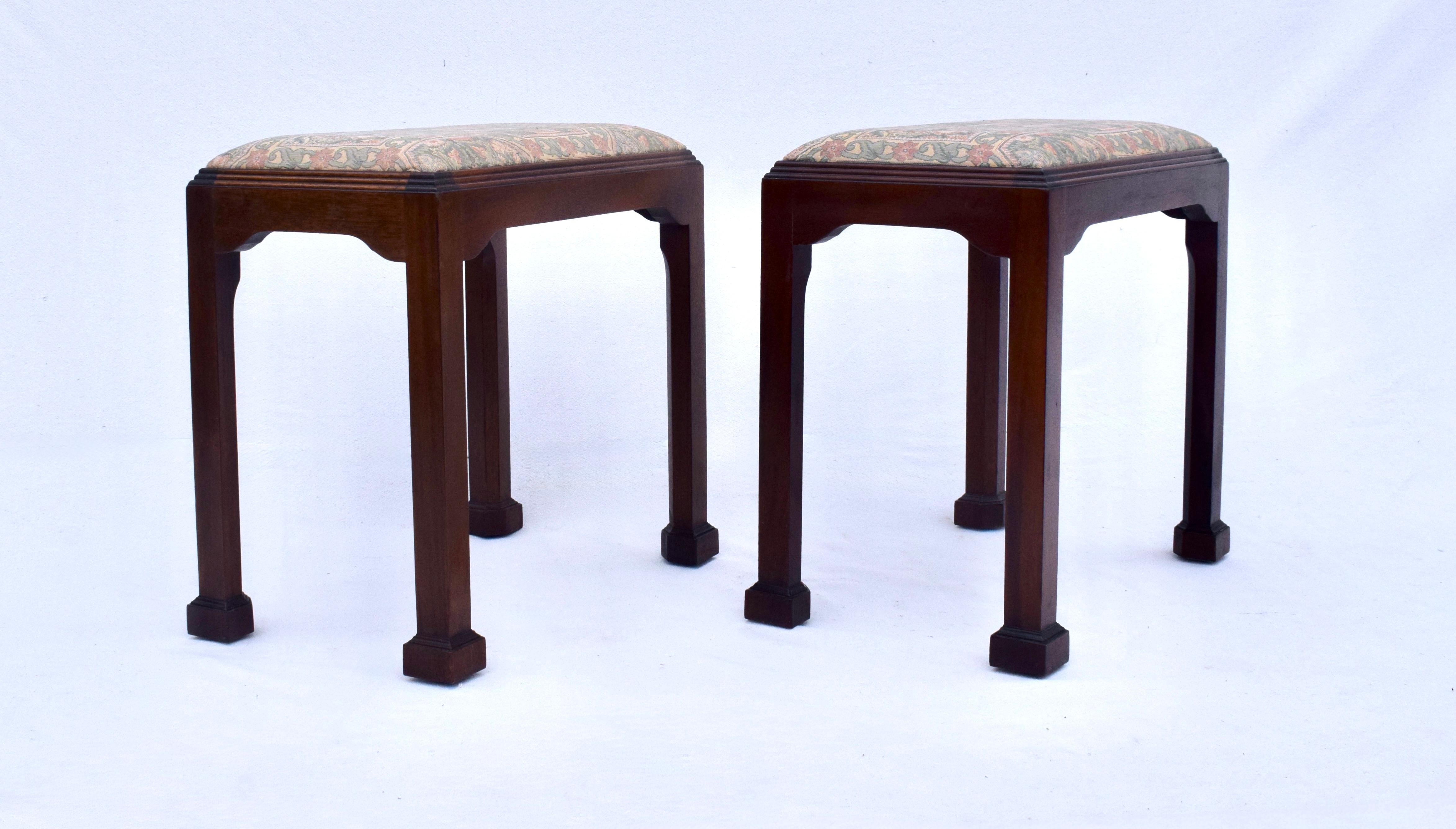 Madison Square English Mahogany Chippendale Style Footstool Benches im Zustand „Gut��“ im Angebot in Southampton, NJ