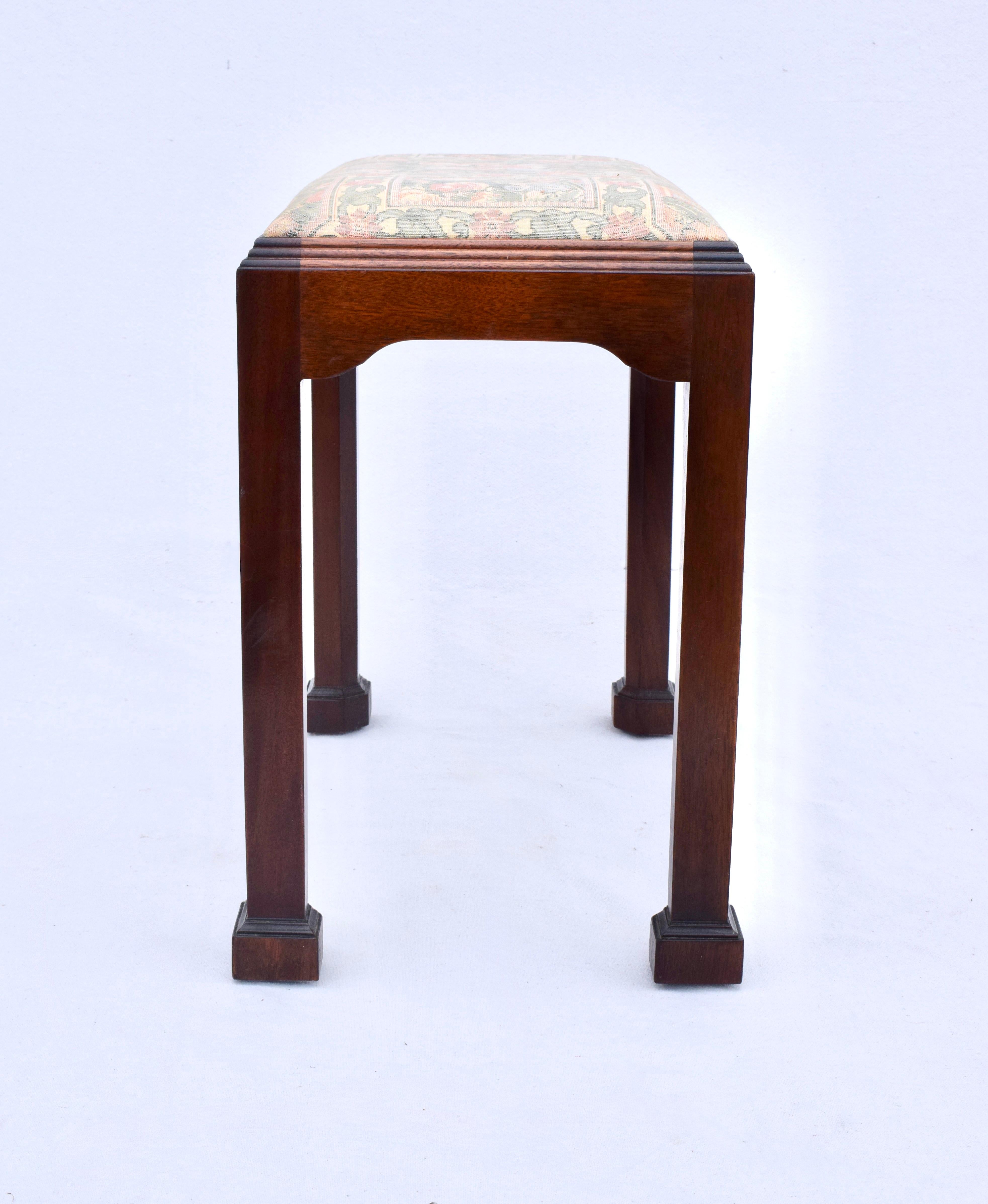 Madison Square English Mahogany Chippendale Style Footstool Benches (20. Jahrhundert) im Angebot