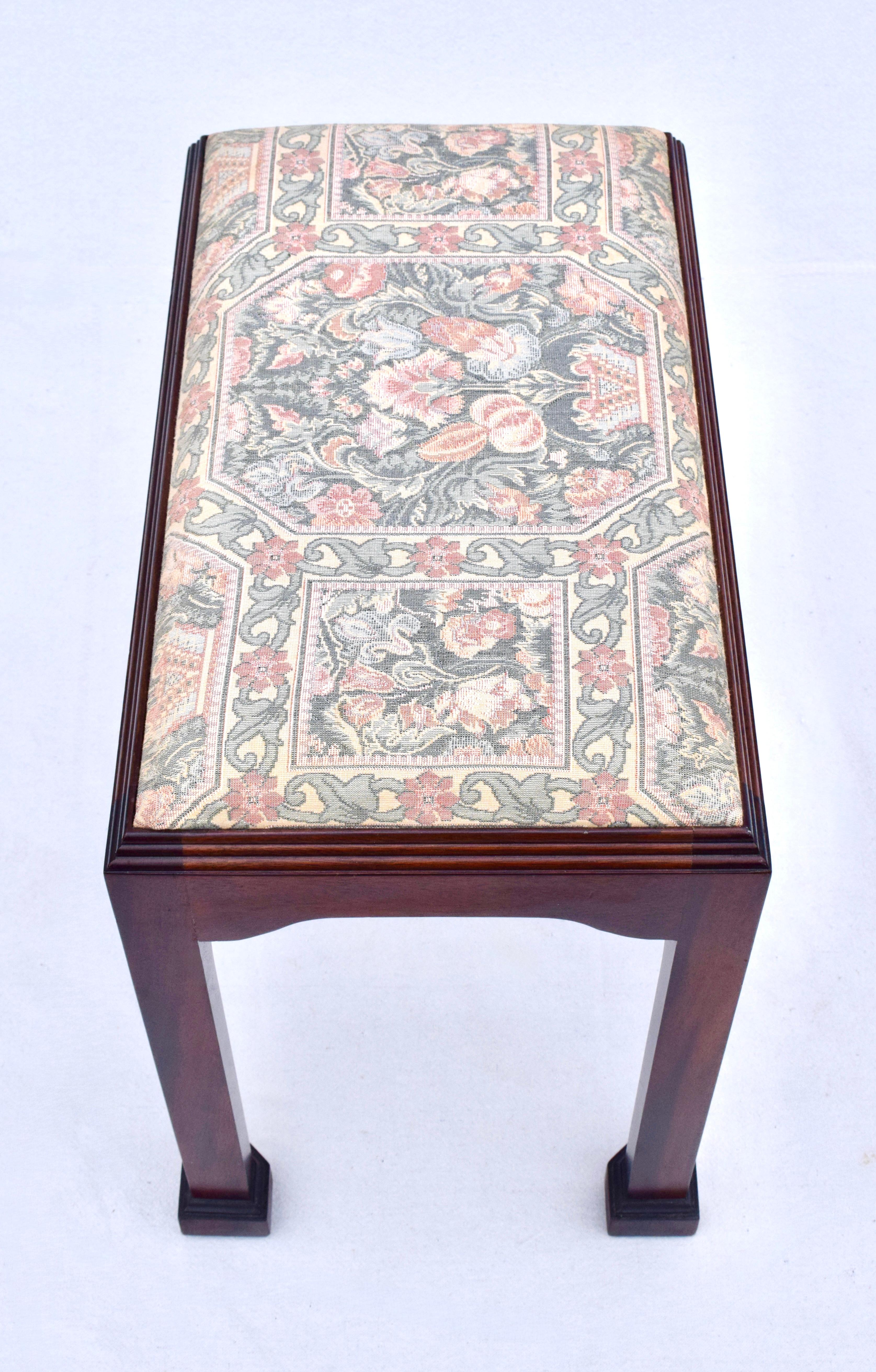 Madison Square English Mahogany Chippendale Style Footstool Benches (Polster) im Angebot