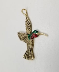Ciondolo "Humming Bird" in oro giallo 14k con diamante nero e smalto di Madleine Kay