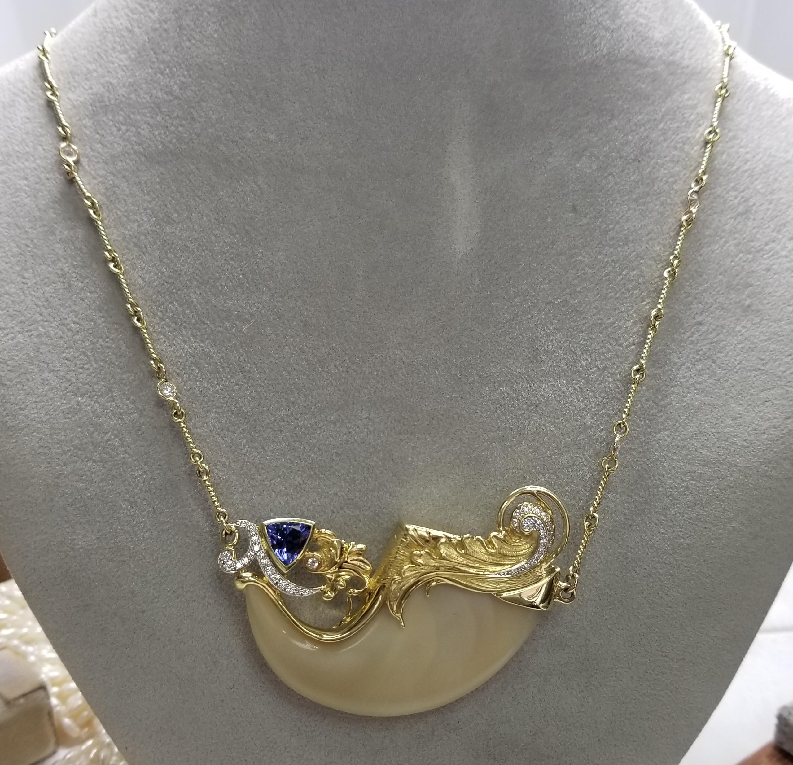 Madleine Kay: 18 Karat Gelbgold „Lion Claw“ mit Diamanten, gepolstert und Tansanit für Damen oder Herren