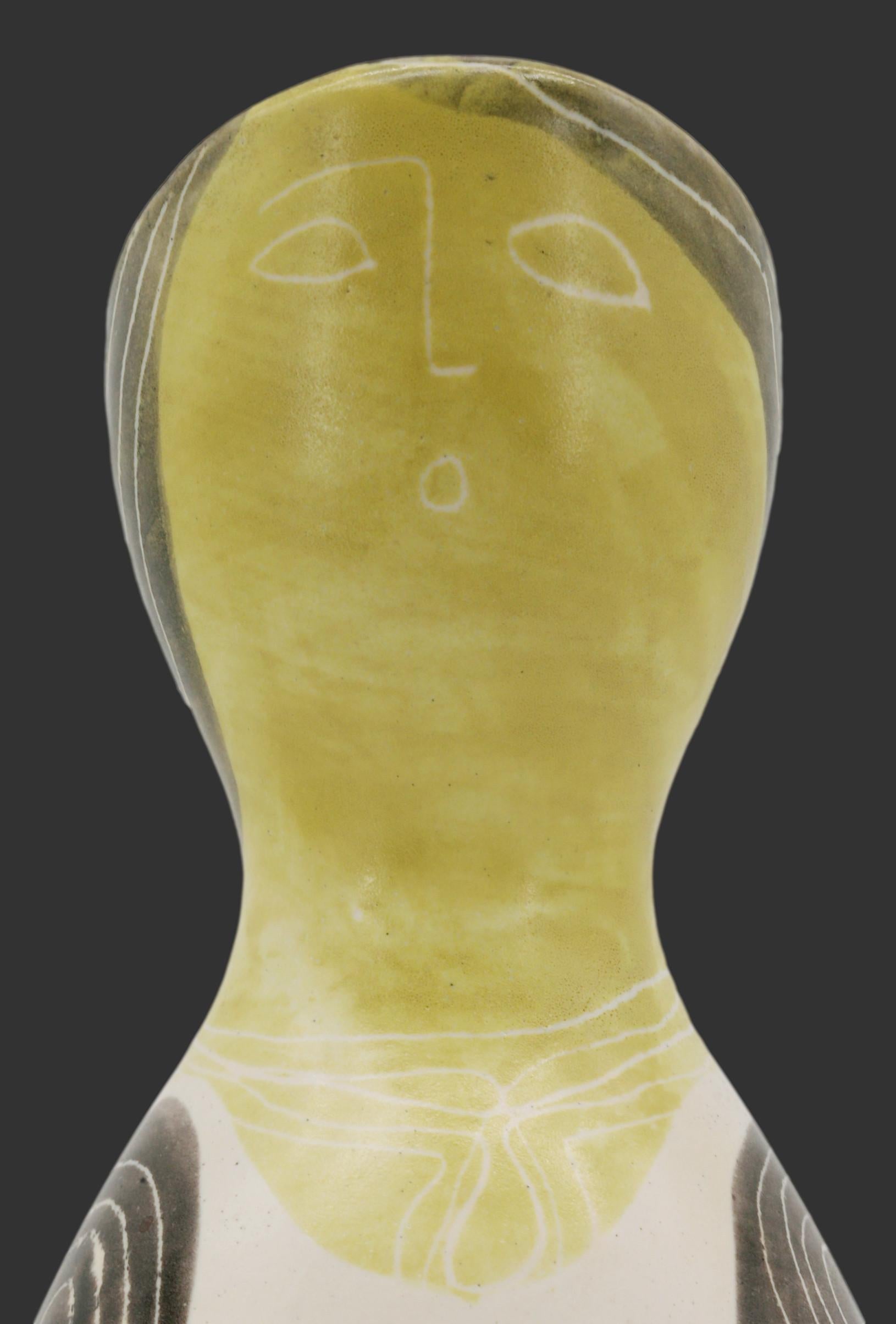 Mado JOLAIN, Vase aus anthropomorphem Steingut, 1950er-Jahre (Französisch) im Angebot