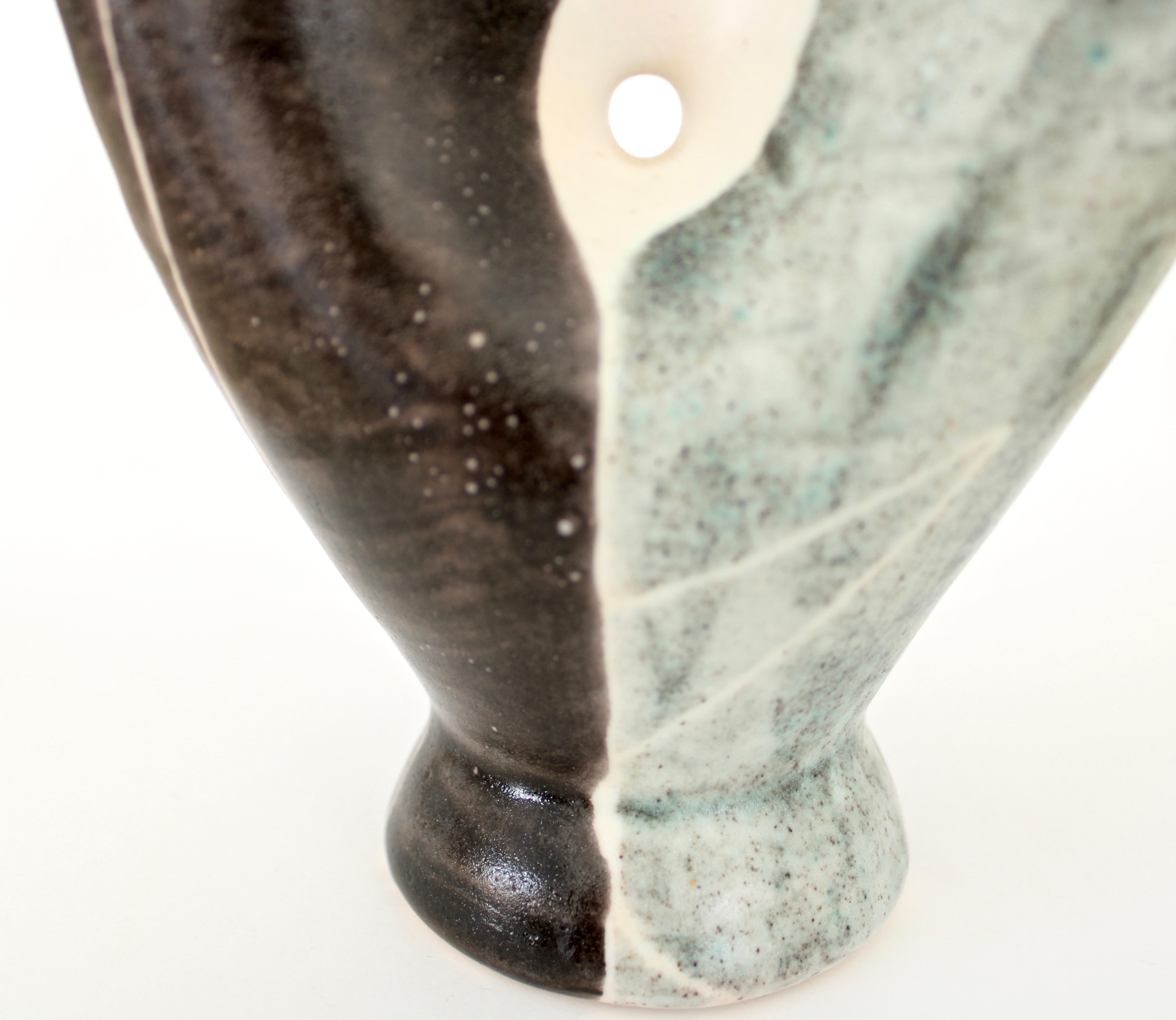 Céramique Mado Jolain Vase à double bec en céramique française Décoration verte et noire Signé