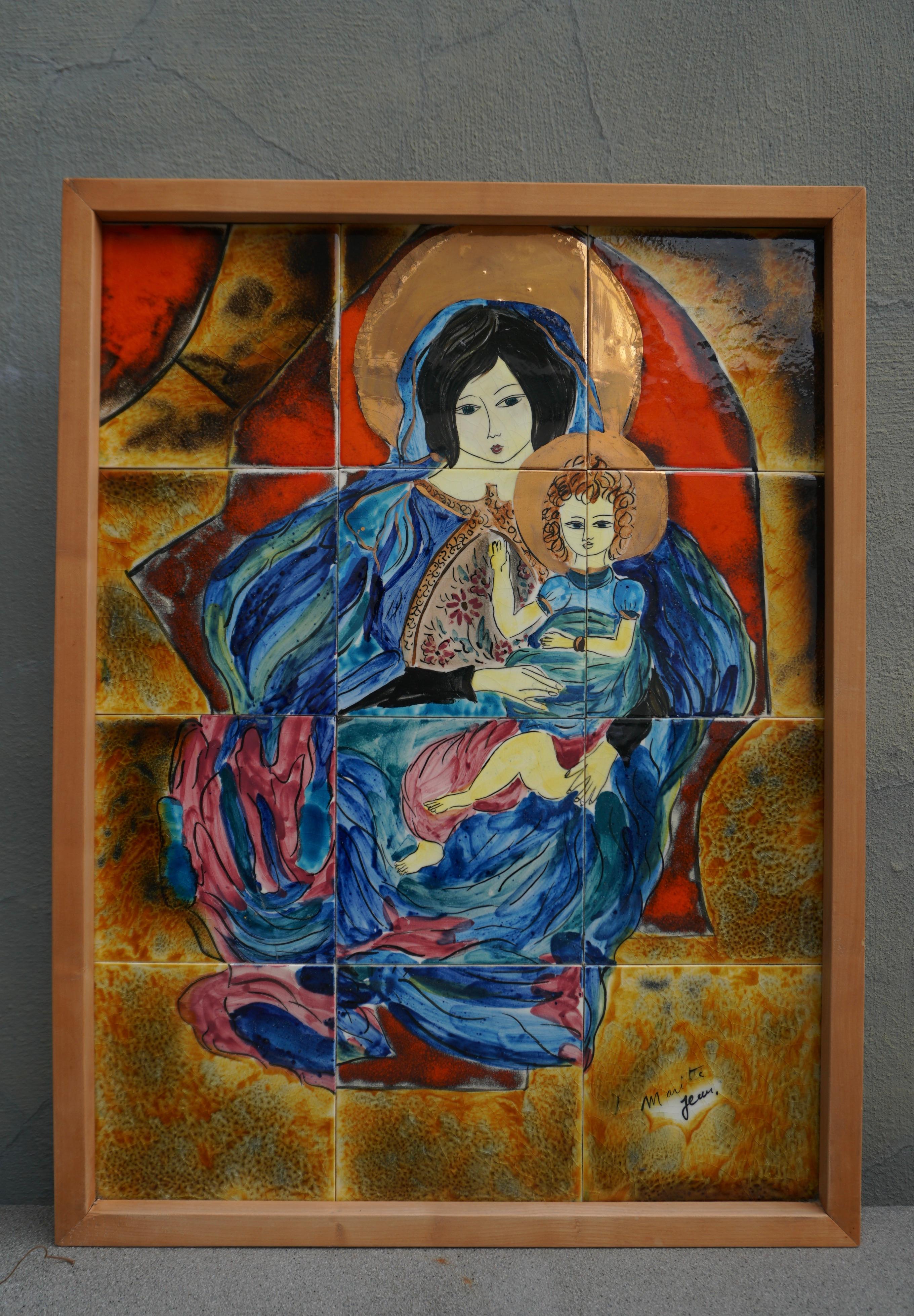 Schöne bunte und zarte Darstellung der Madonna mit Kind in Keramik.
Unterschrift unleserlich.

Breite 19,2