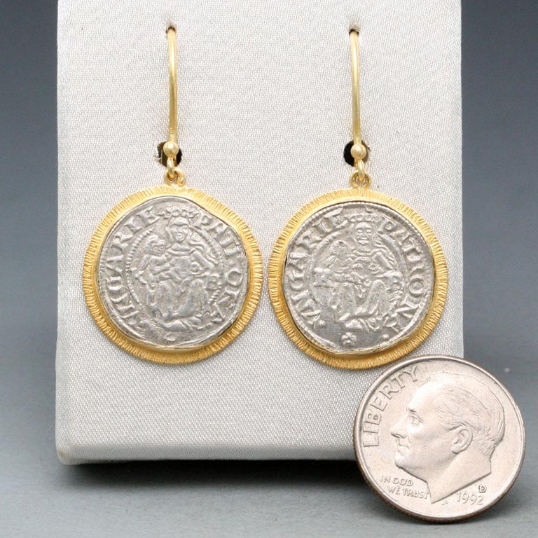 Boucles d'oreilles Hongrie en or 18 carats avec pièces de monnaie Madonna  and Child, années 1500 - En vente sur 1stDibs