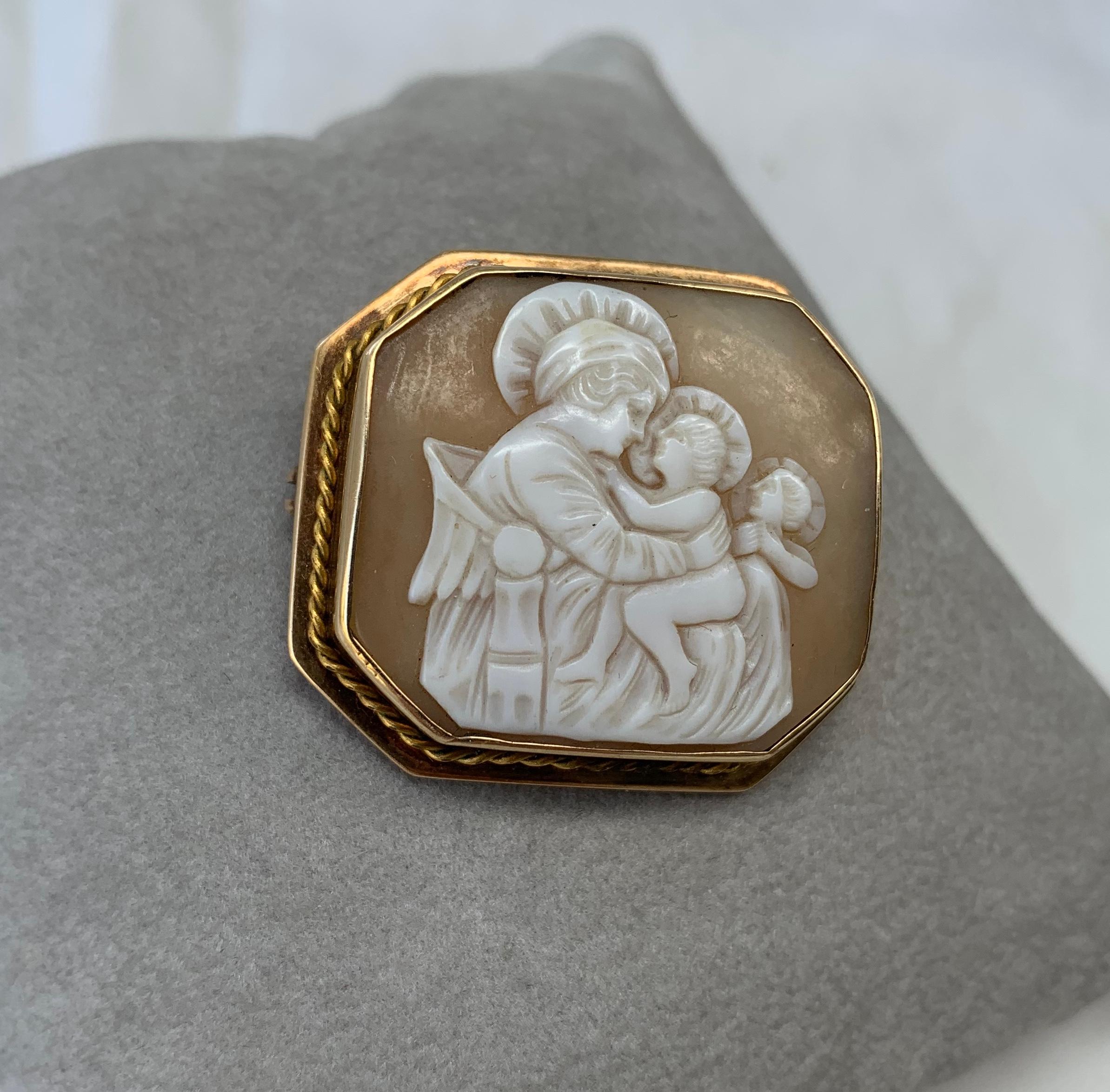 Madonna and Child Guardian Angel Cameo Brooch Pin Gold Antique Victorian Rare In Excellent Condition For Sale In New York, NY