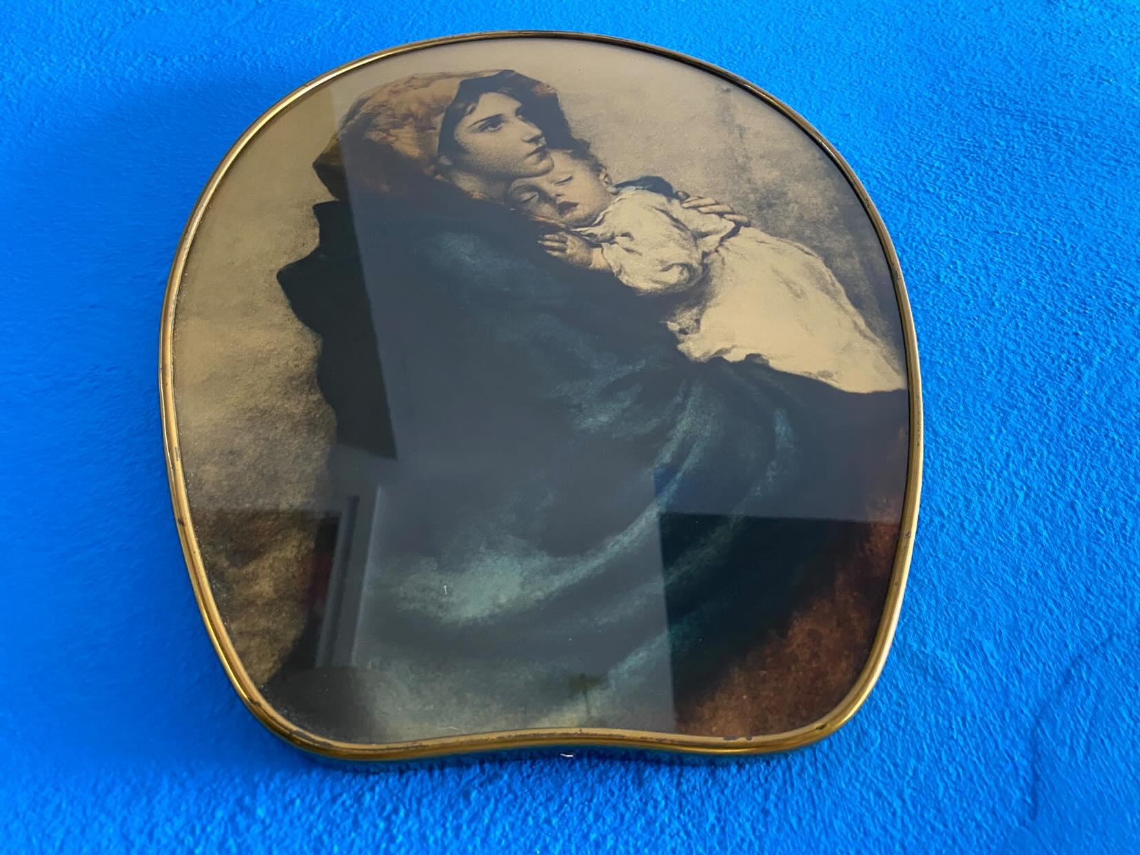 Madonna and Child in glass with brass frame from the 1950s en Excelente estado para la venta en Vigevano, PV