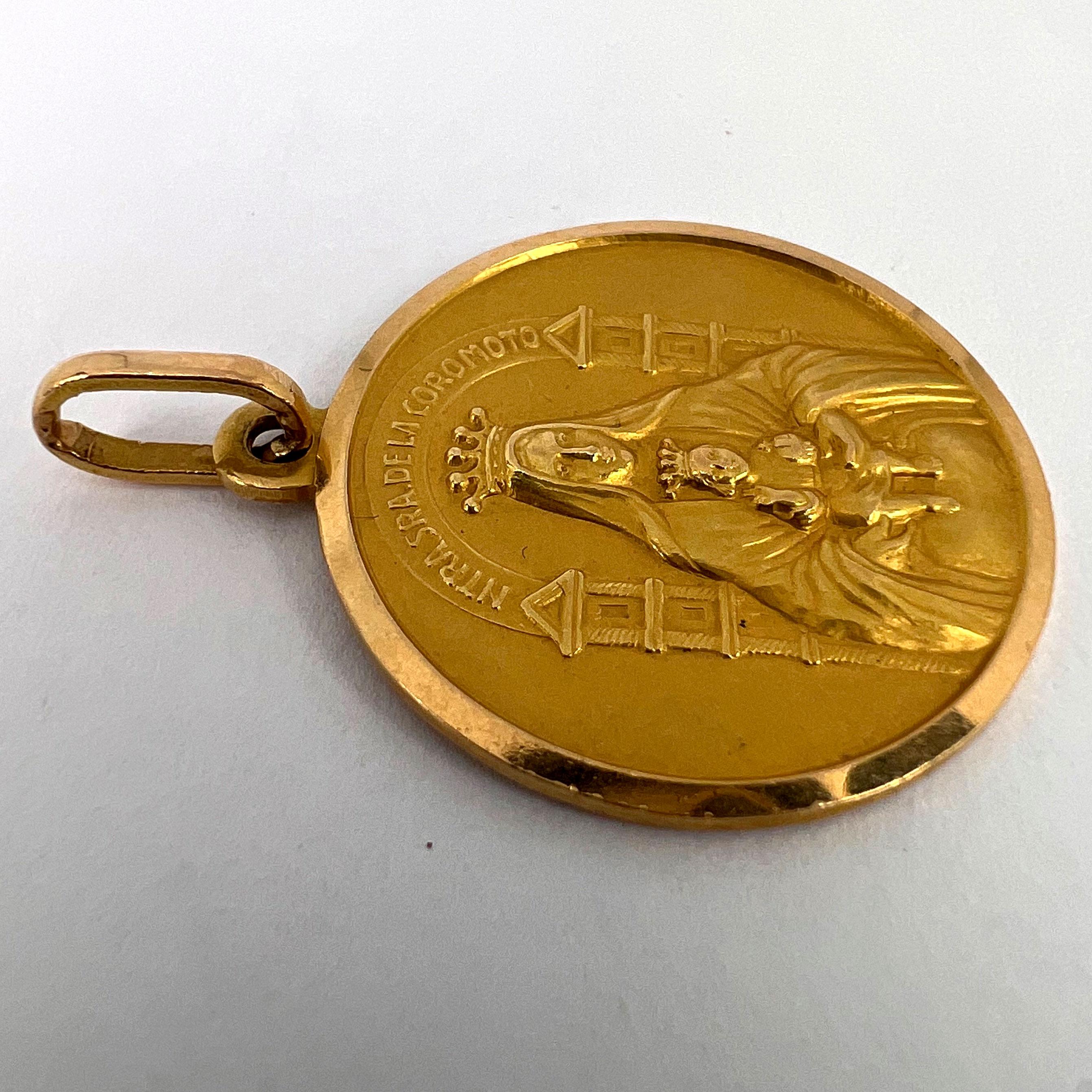 Madonna and Child of Coromoto Venezuela 18k Yellow Gold Pendant Medal For Sale 6