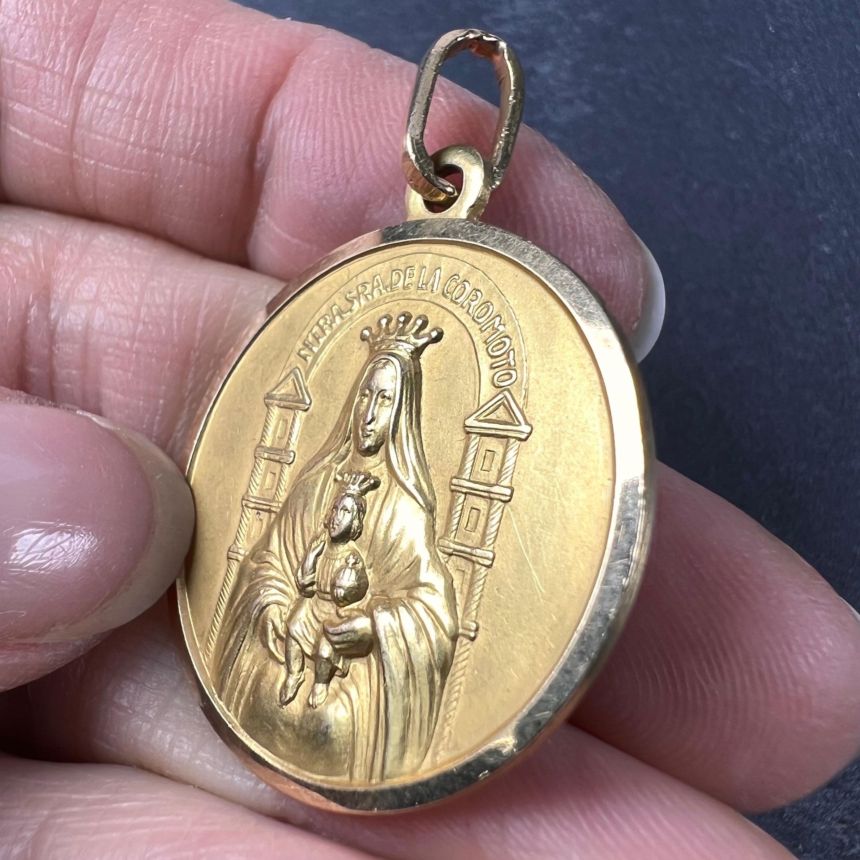 Madonna and Child of Coromoto Venezuela 18k Yellow Gold Pendant Medal For Sale 1