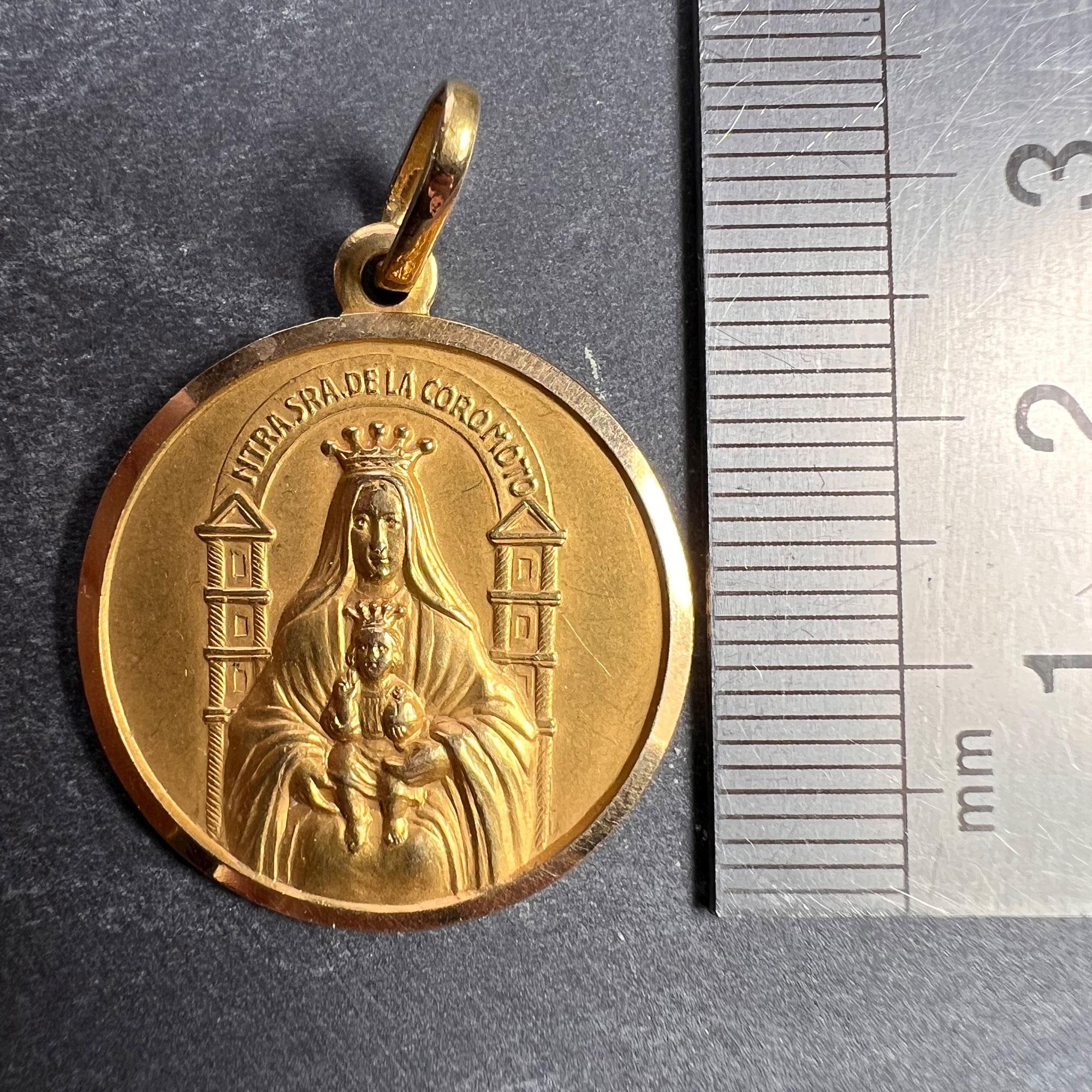 Madonna and Child of Coromoto Venezuela 18k Yellow Gold Pendant Medal For Sale 3