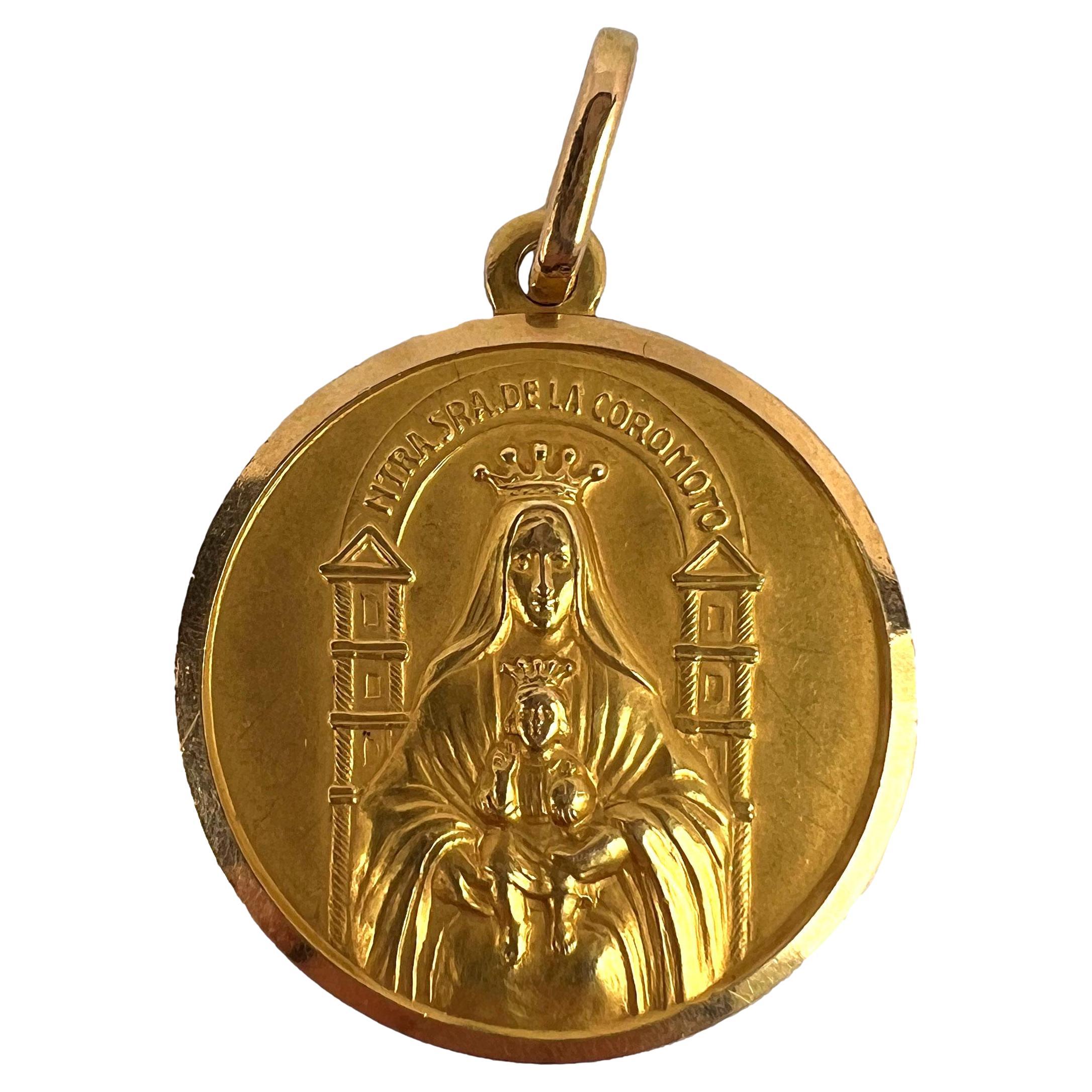 Madonna and Child of Coromoto Venezuela 18k Yellow Gold Pendant Medal For Sale