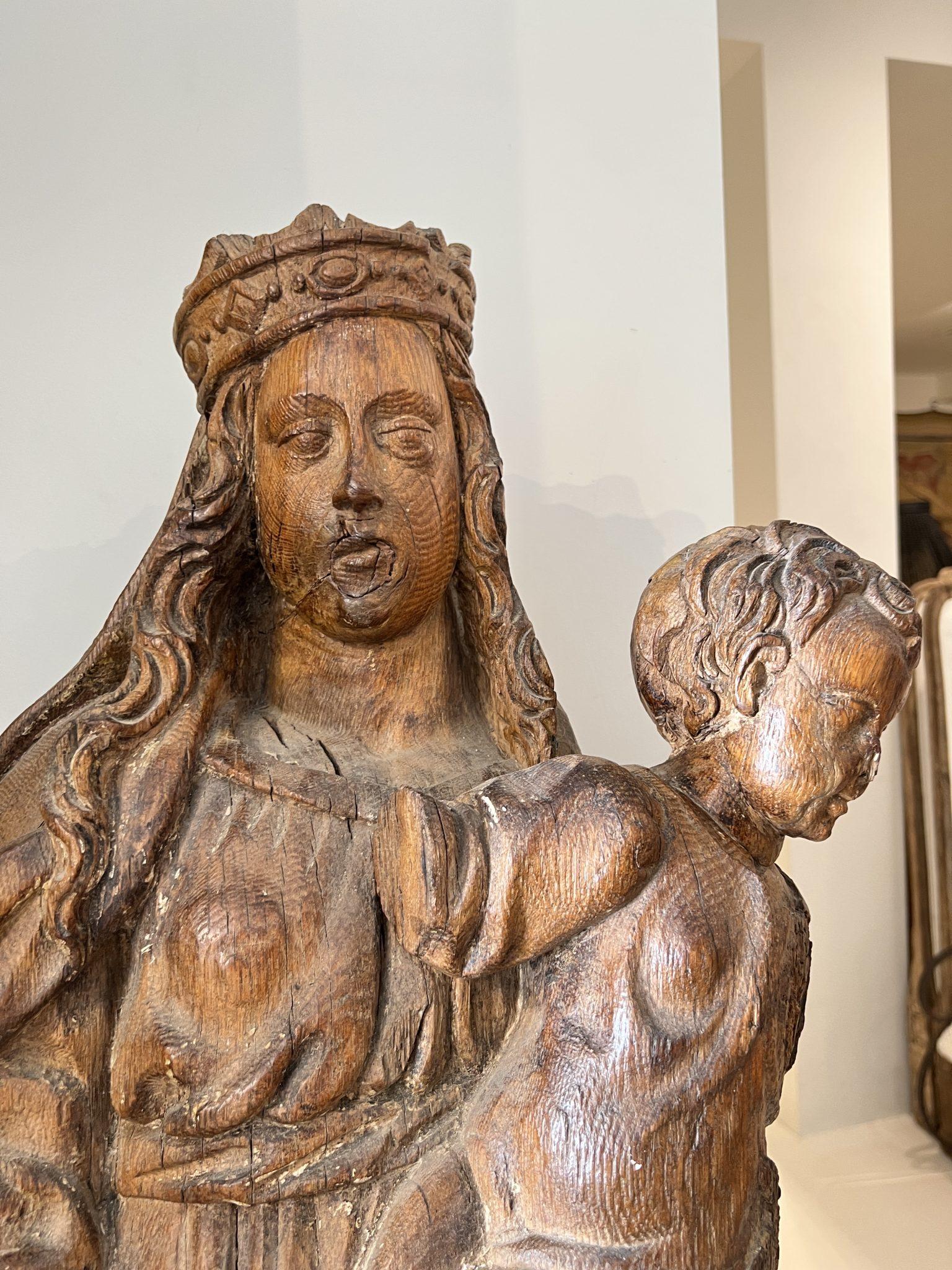 Fino al XVIII secolo Statua di Madonna e Bambino, XVII secolo in vendita