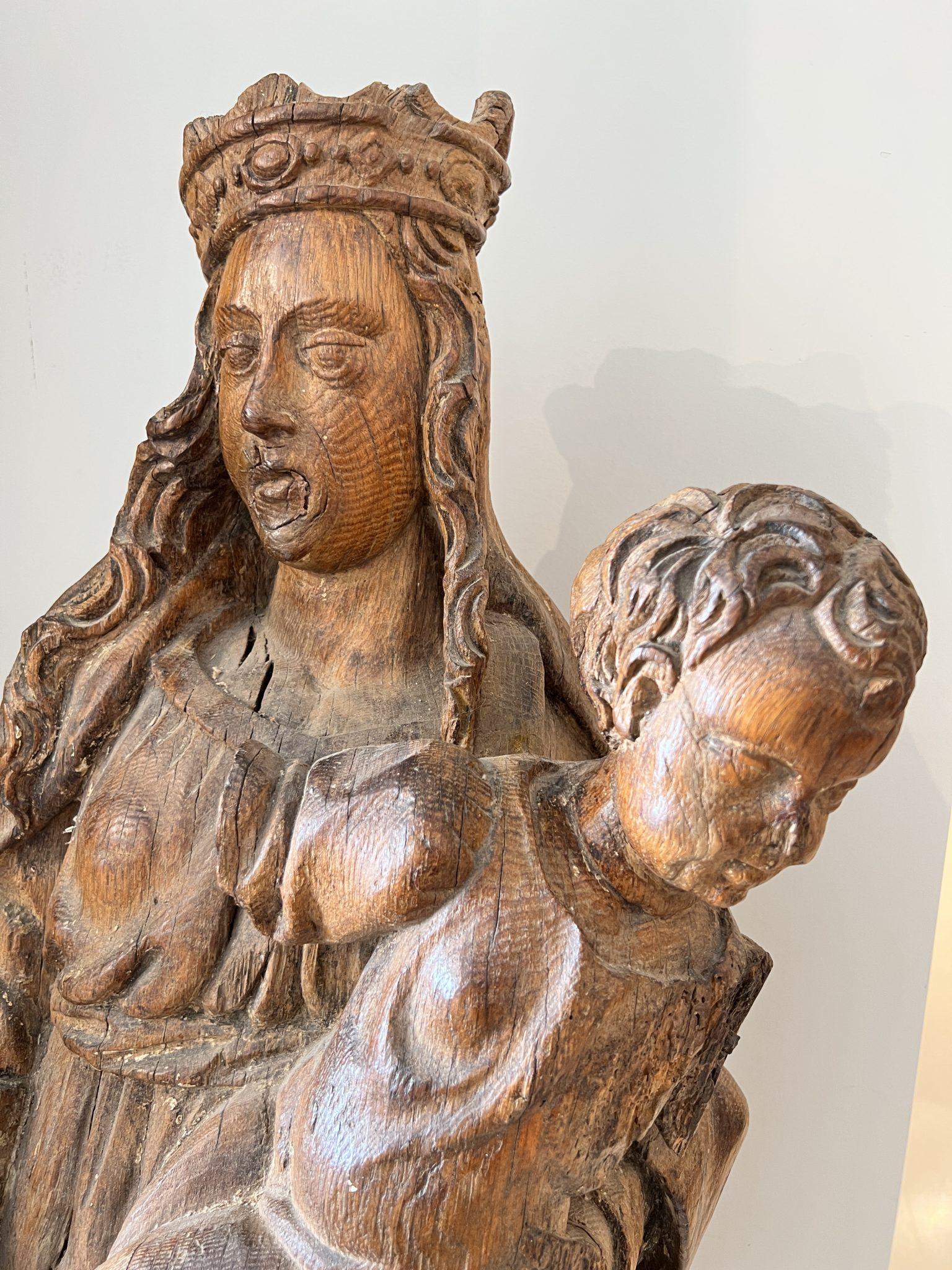 Legno Statua di Madonna e Bambino, XVII secolo in vendita