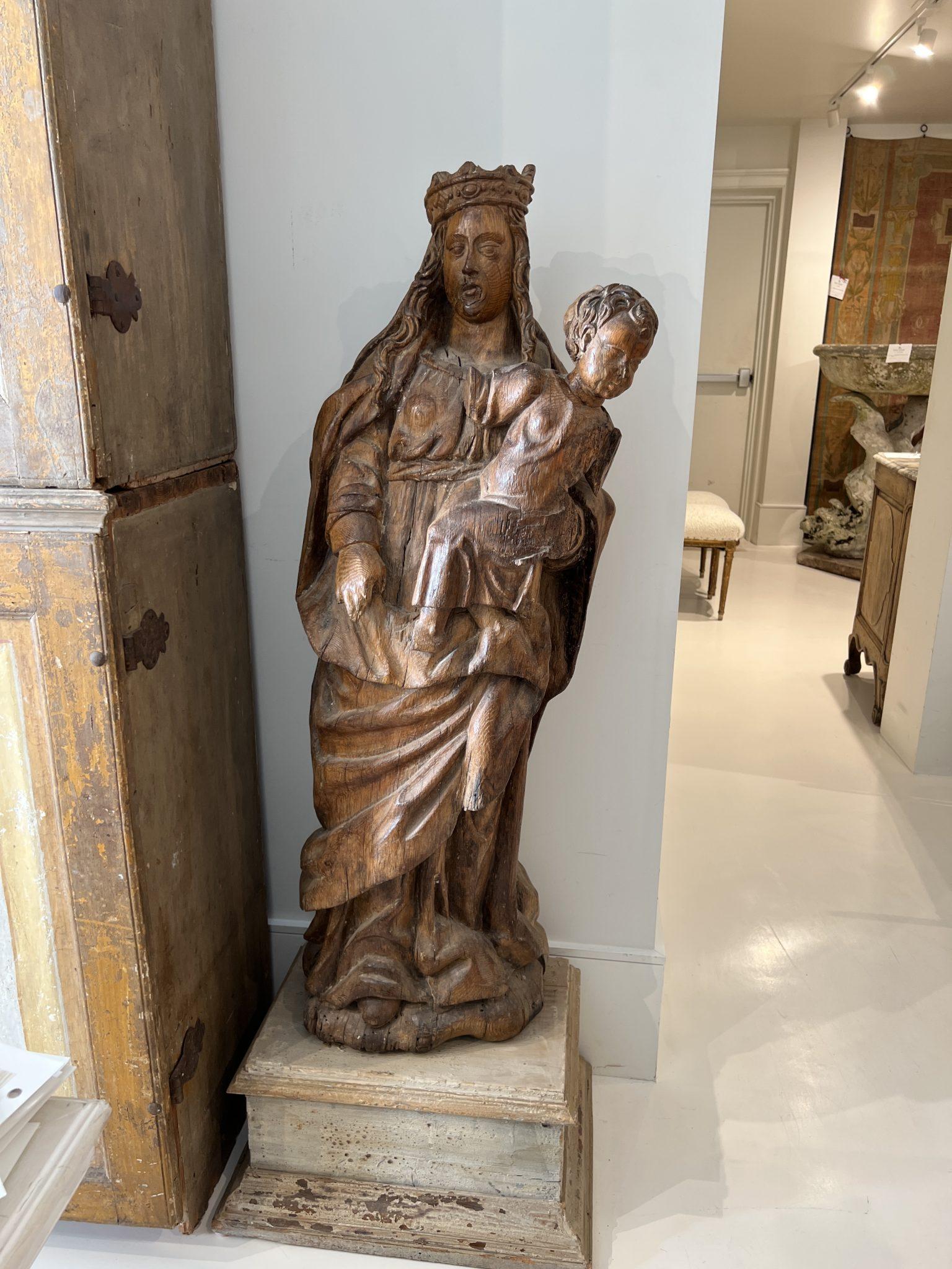 Statua di Madonna e Bambino, XVII secolo in vendita 1