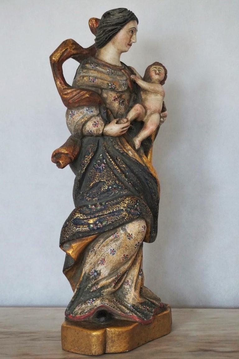 Madonna-Skulptur aus geschnitztem Holz, Blattgold und polychromiert, Spanien, Mitte des 18. Jahrhunderts im Angebot 6