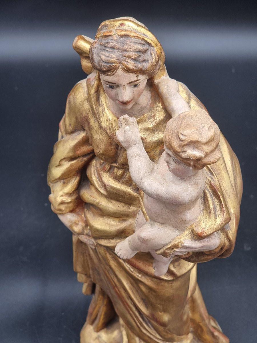 Virgen con el Niño en madera dorada y policromada, finales del siglo XIX - principios del XX European en venta