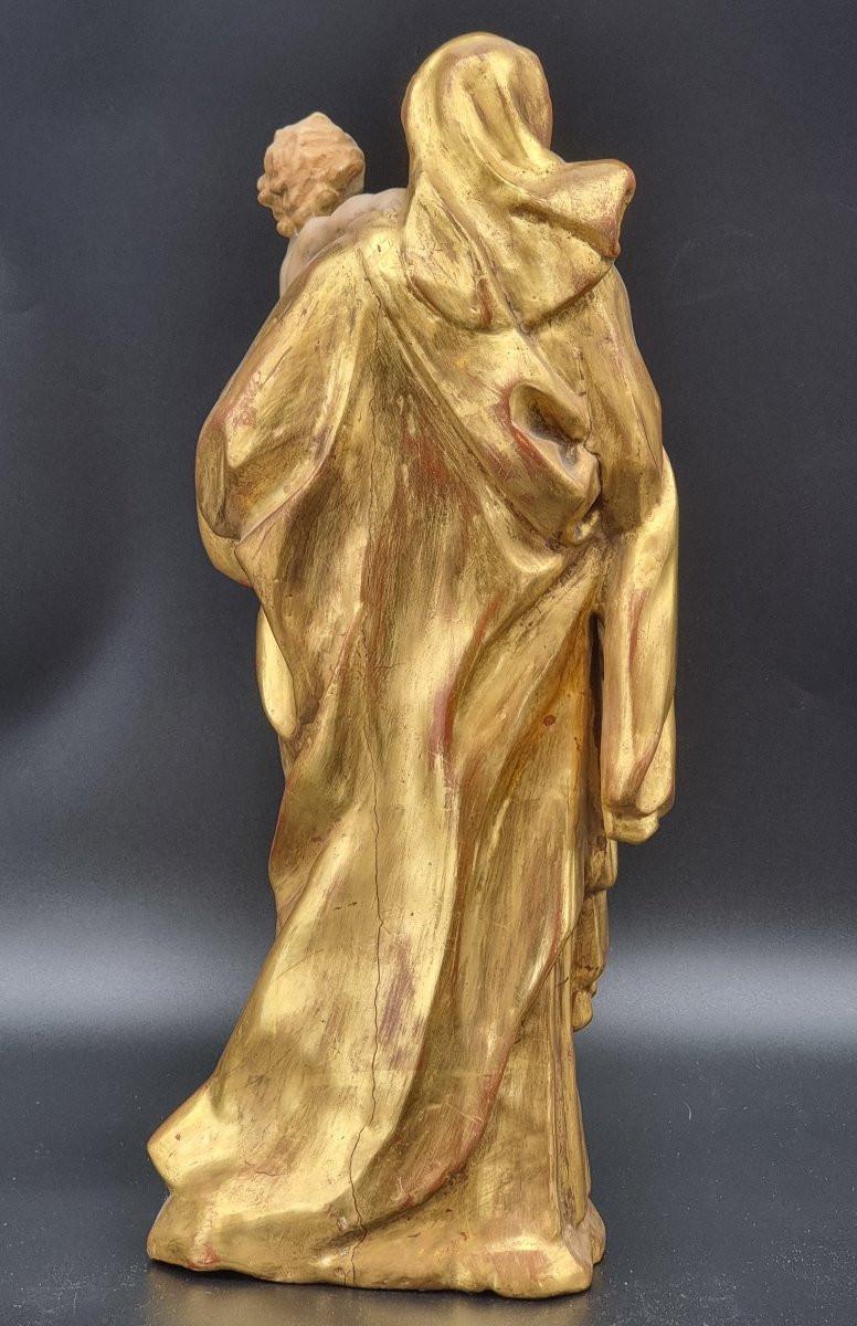 Virgen con el Niño en madera dorada y policromada, finales del siglo XIX - principios del XX Hoja de oro en venta