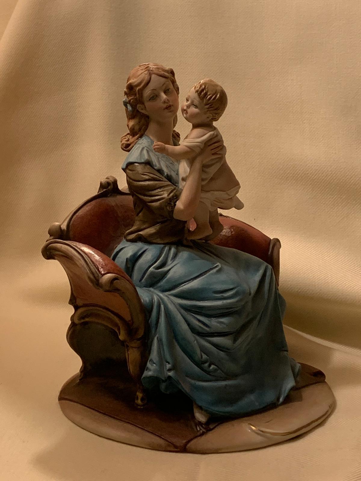 Madonna Con Bambino, Statuetta Di Bruno Merli in Porcellana Capodimonte For Sale 1
