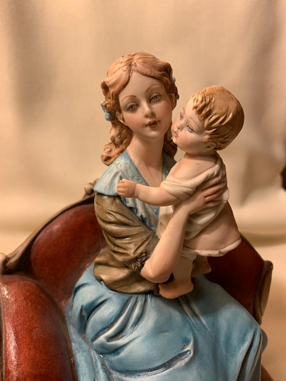 Madonna Con Bambino, Statuetta Di Bruno Merli in Porcellana Capodimonte For Sale 3