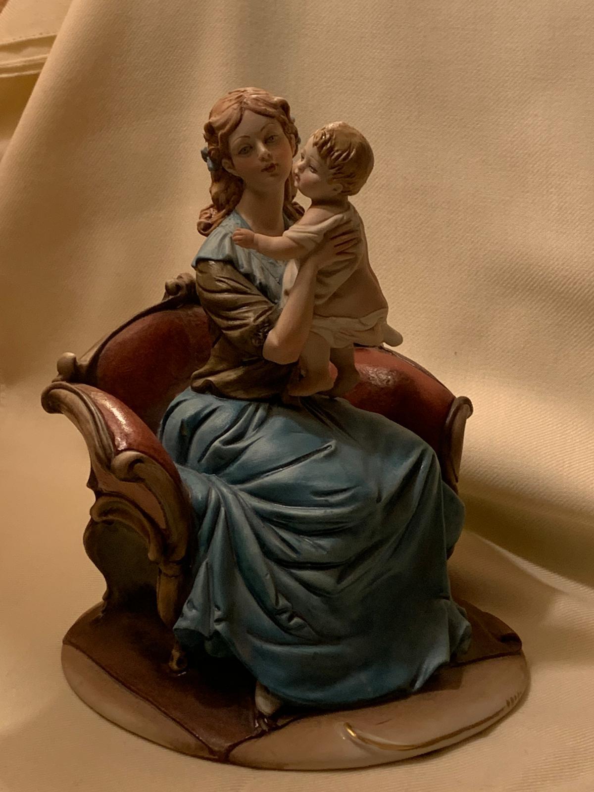 Madonna Con Bambino, Statuetta Di Bruno Merli in Porcellana Capodimonte For Sale 5