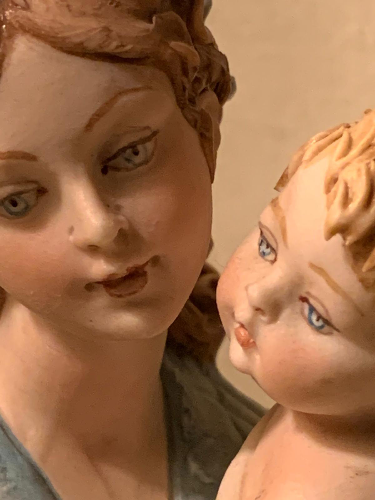 Madonna Con Bambino, Statuetta Di Bruno Merli in Porcellana Capodimonte (Handgefertigt) im Angebot