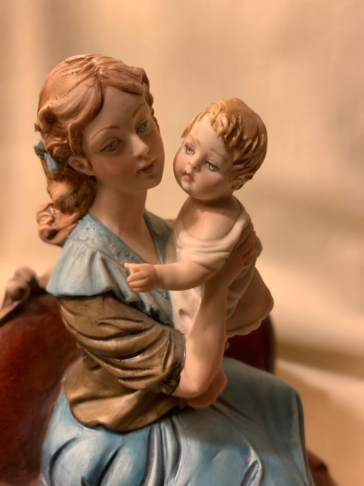Hand-Crafted Madonna Con Bambino, Statuetta Di Bruno Merli in Porcellana Capodimonte For Sale