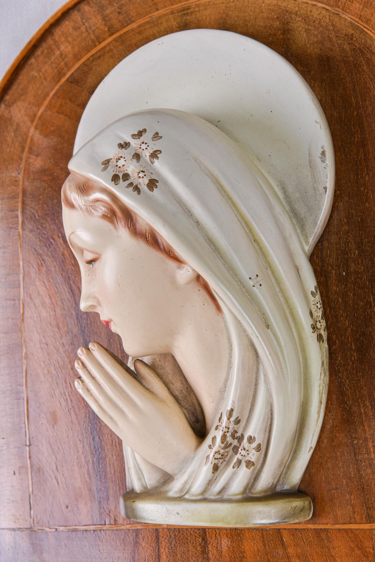 Madonna in Ceramic Bas Relief on a Wooden Panel For Sale 3