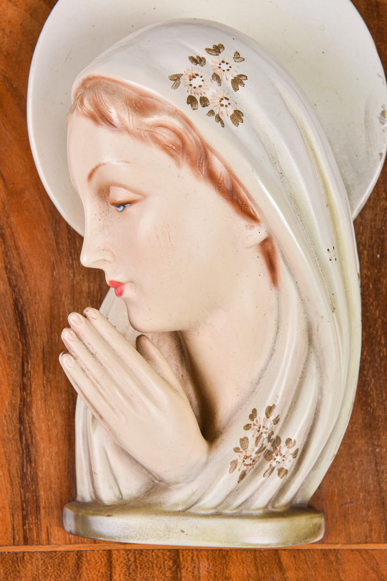 Madonna in Ceramic Bas Relief on a Wooden Panel For Sale 2