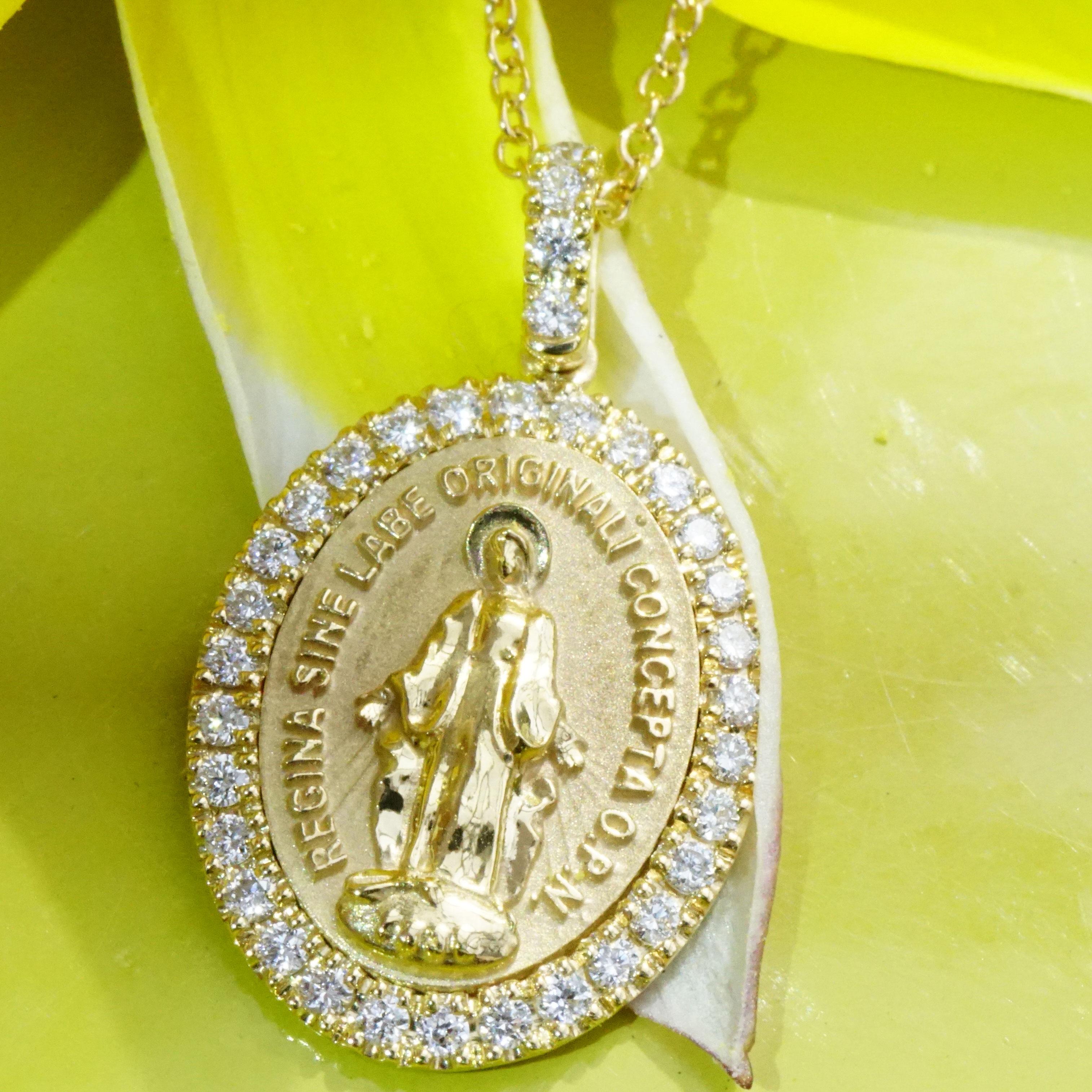 Brilliant Madonna Pendant with Chain 0.17ct TW VS Italy High End Work Soo Pretty In New Condition For Sale In Viena, Viena
