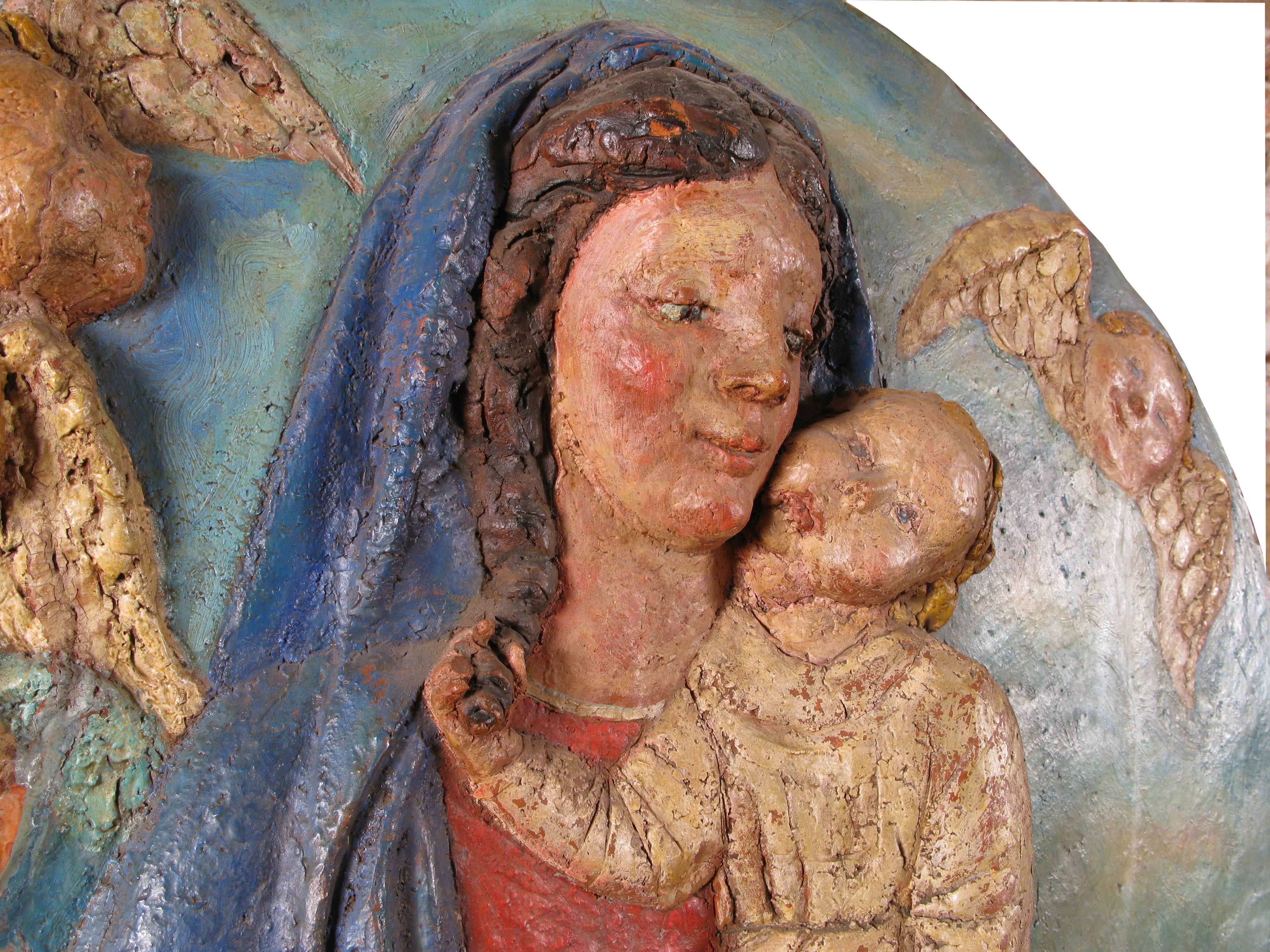 Vierge à l'enfant, tondo en terre cuite polychrome du 20e siècle en vente 1