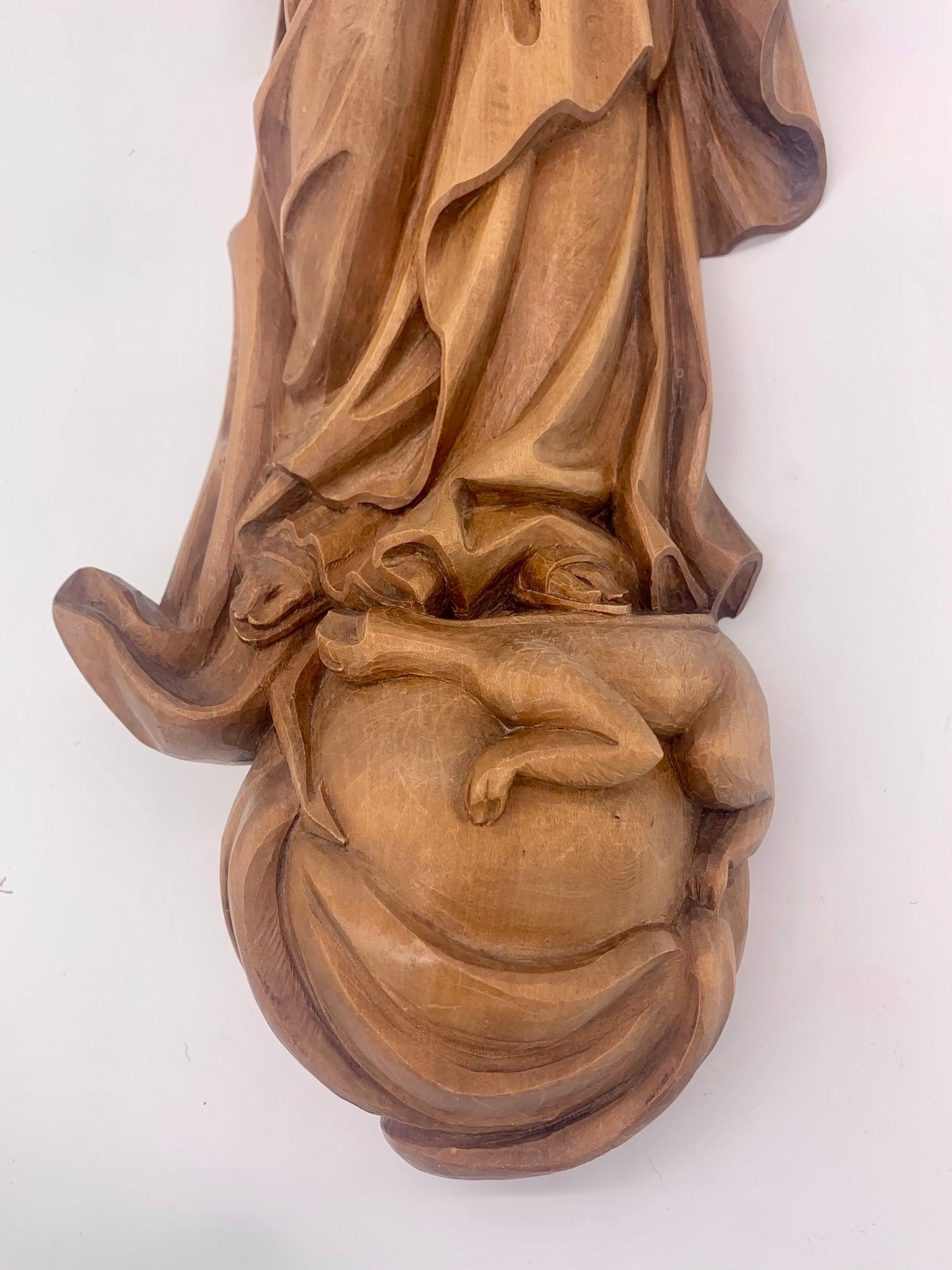 Madonna with Child Wall Sculpture Beautiful Woodwork, 20th Century For Sale 2